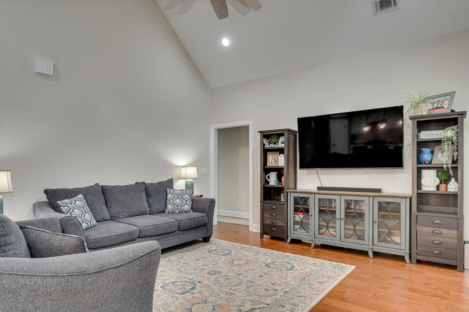 127 Meadowview Lane