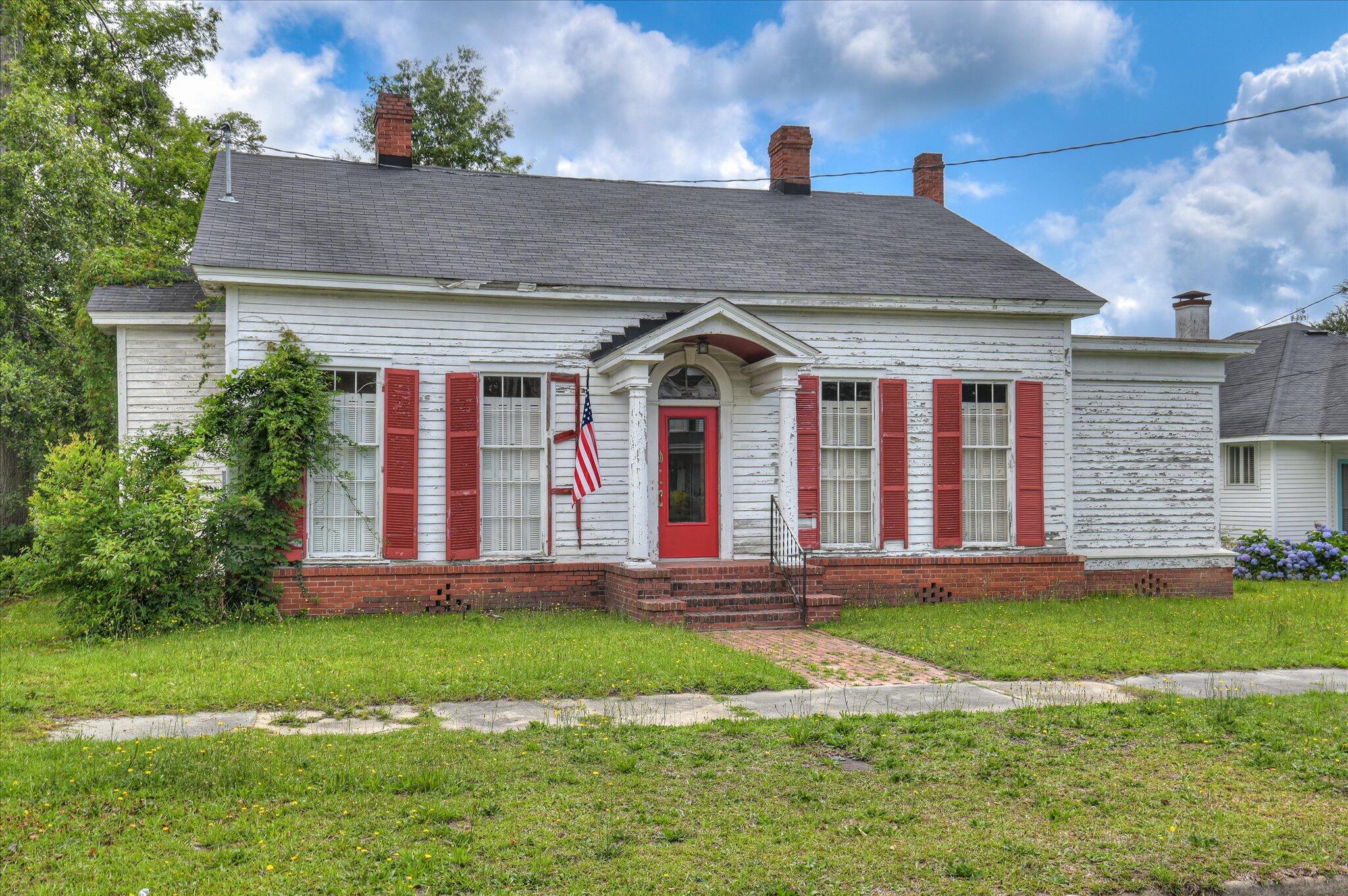 818 Academy Avenue