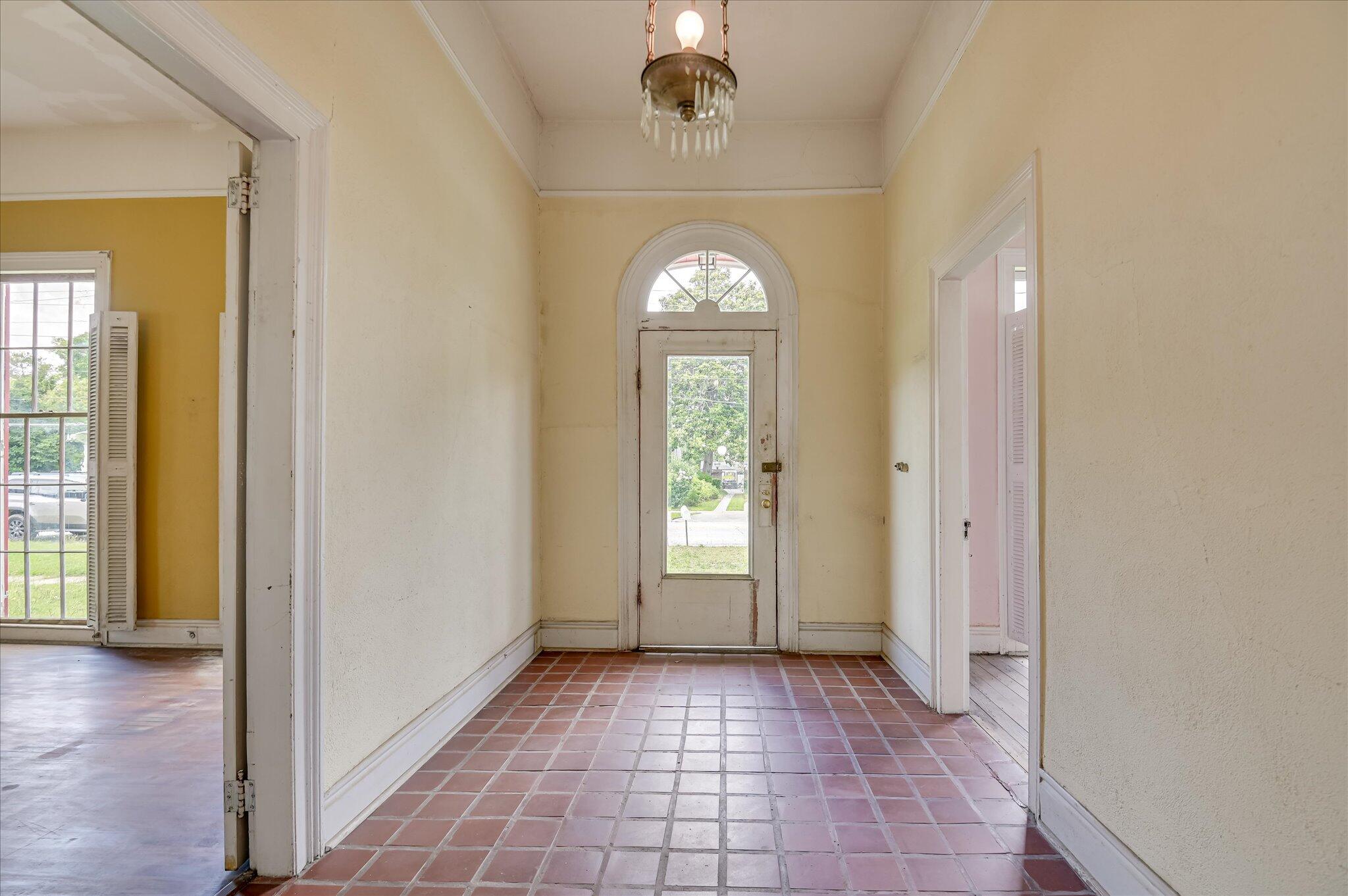 818 Academy Avenue