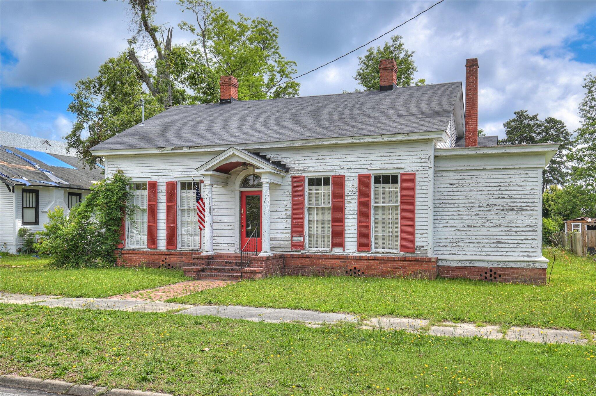 818 Academy Avenue