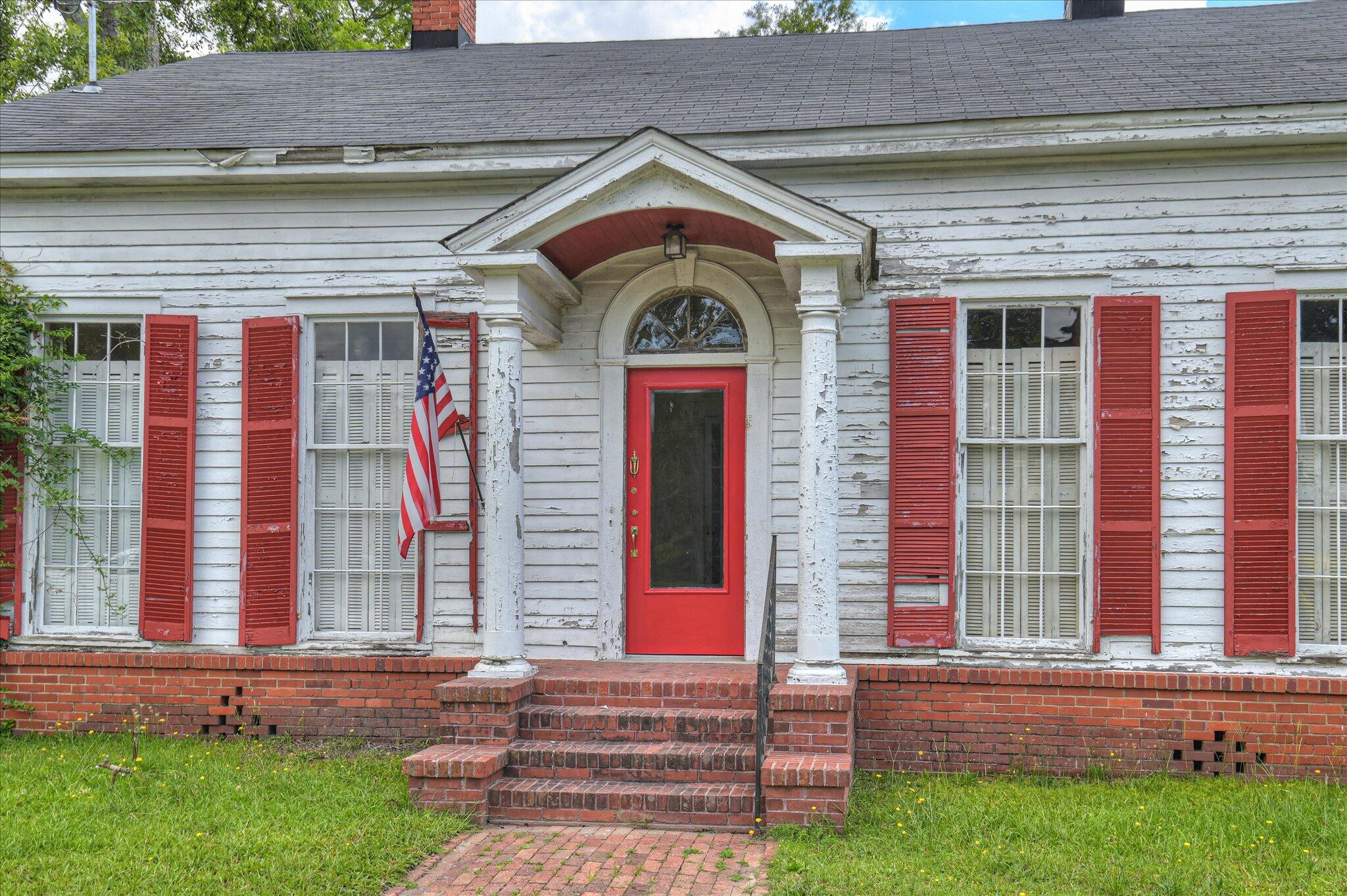 818 Academy Avenue