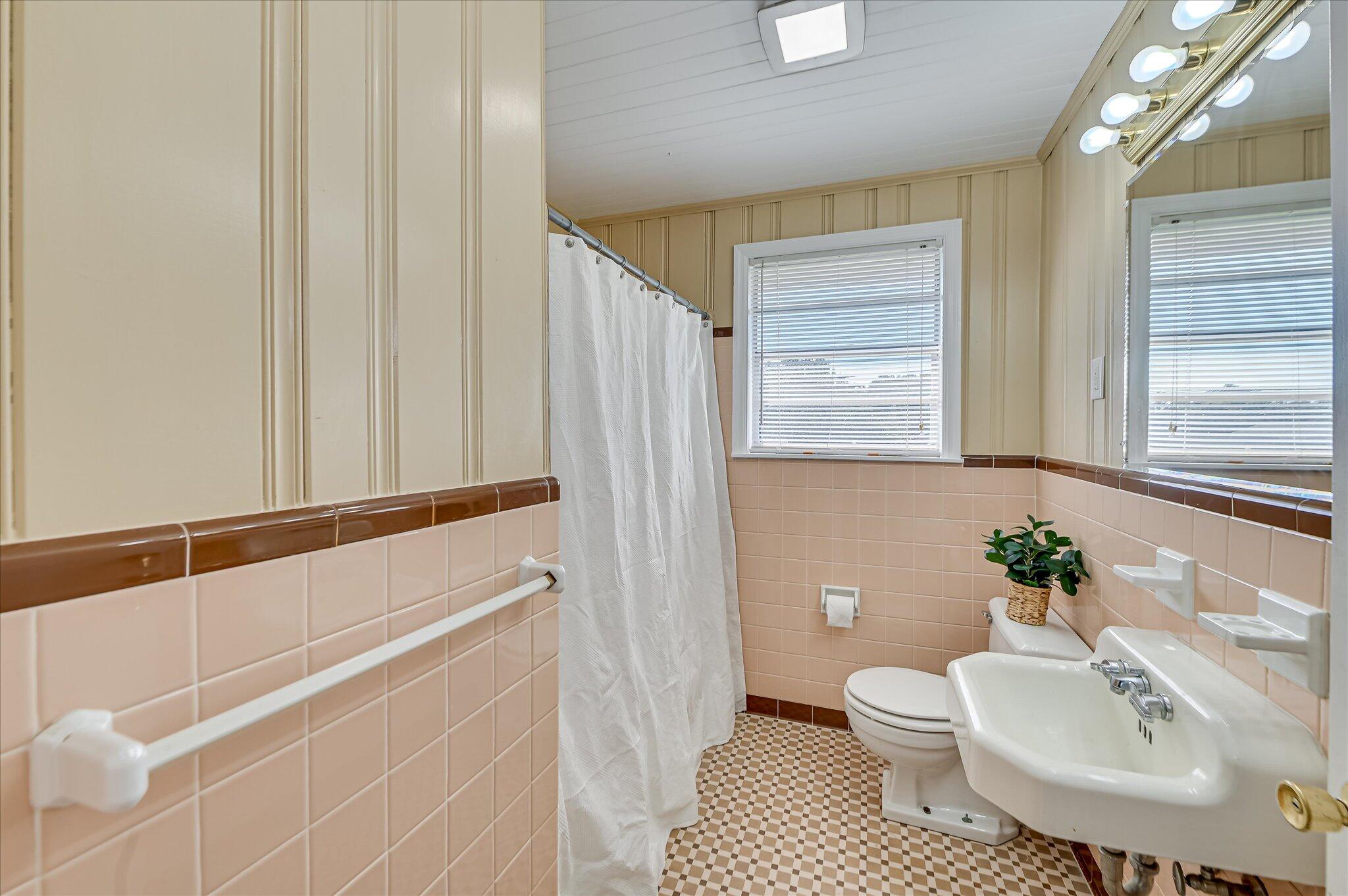 462 W Fourth Street