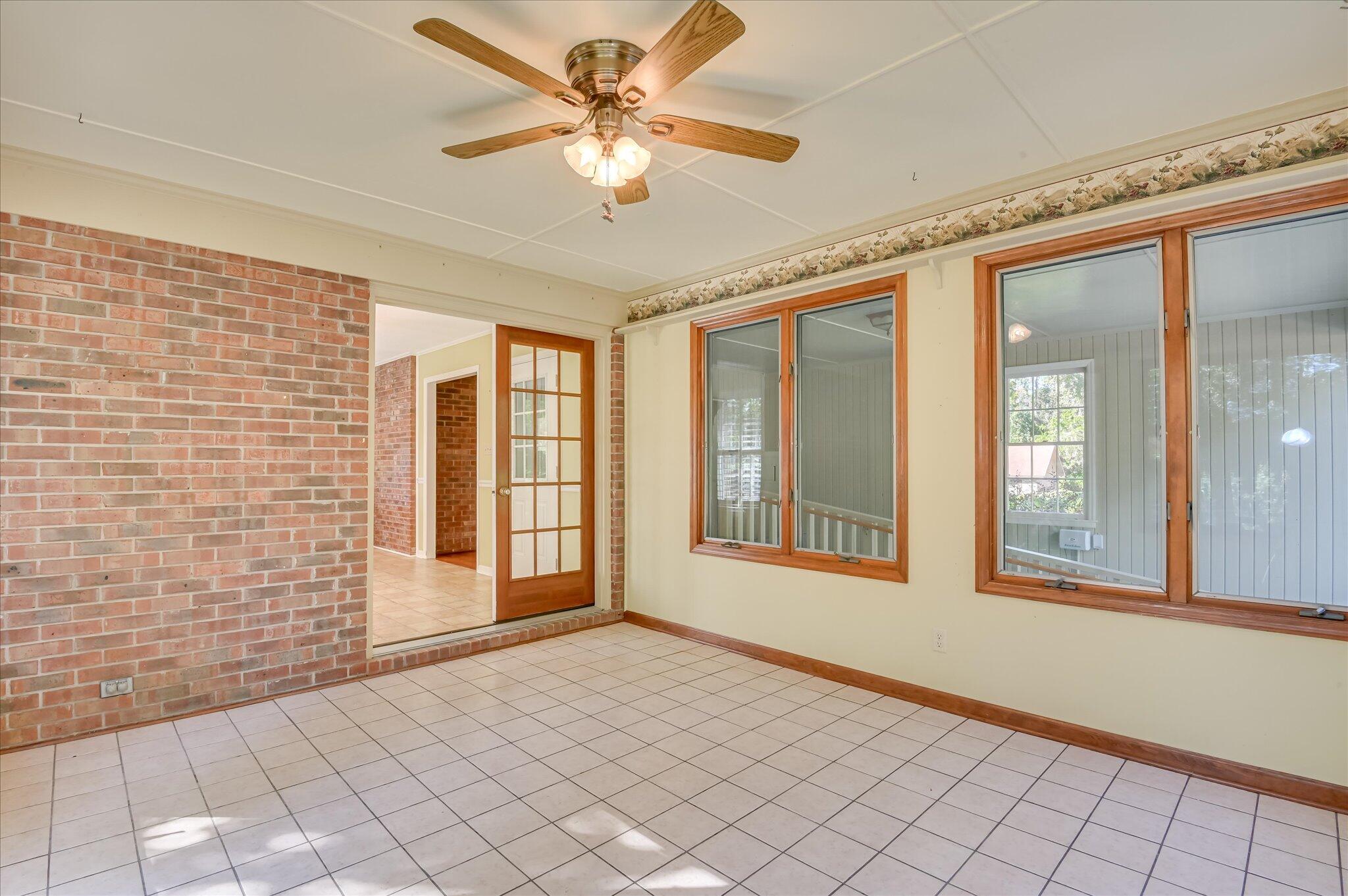 212 Oak Lane