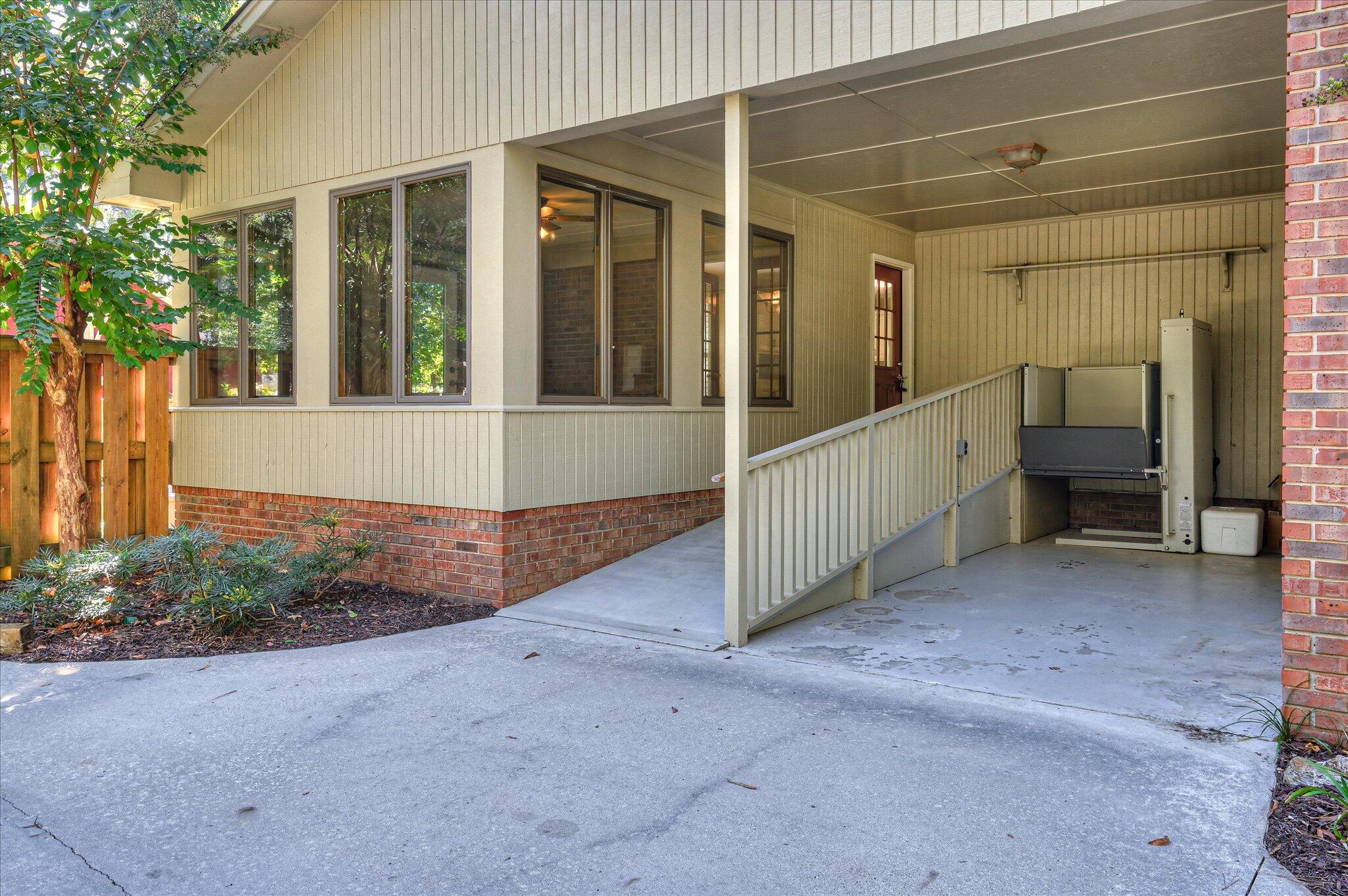 212 Oak Lane