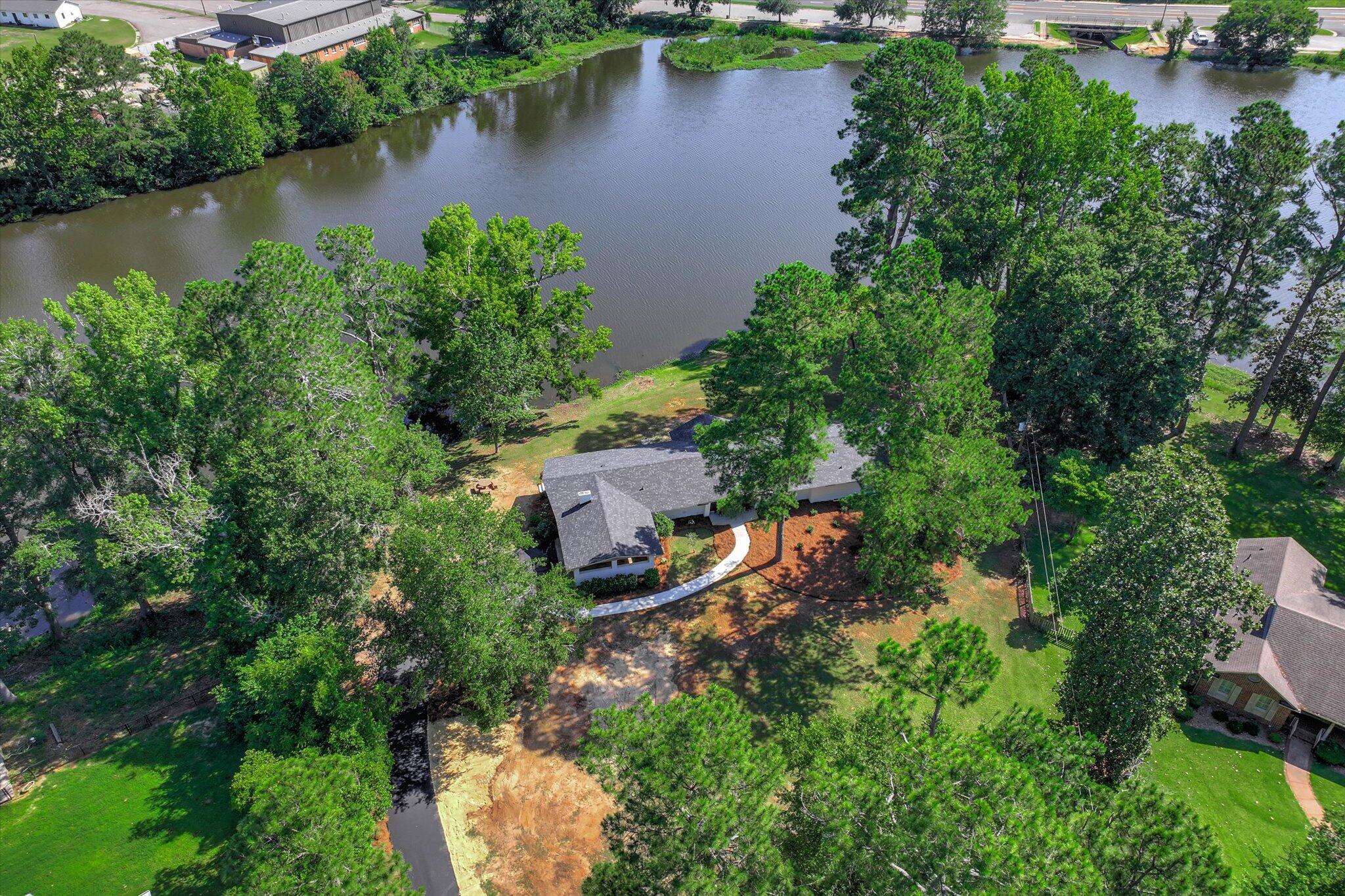 118 Lake Bluff Drive