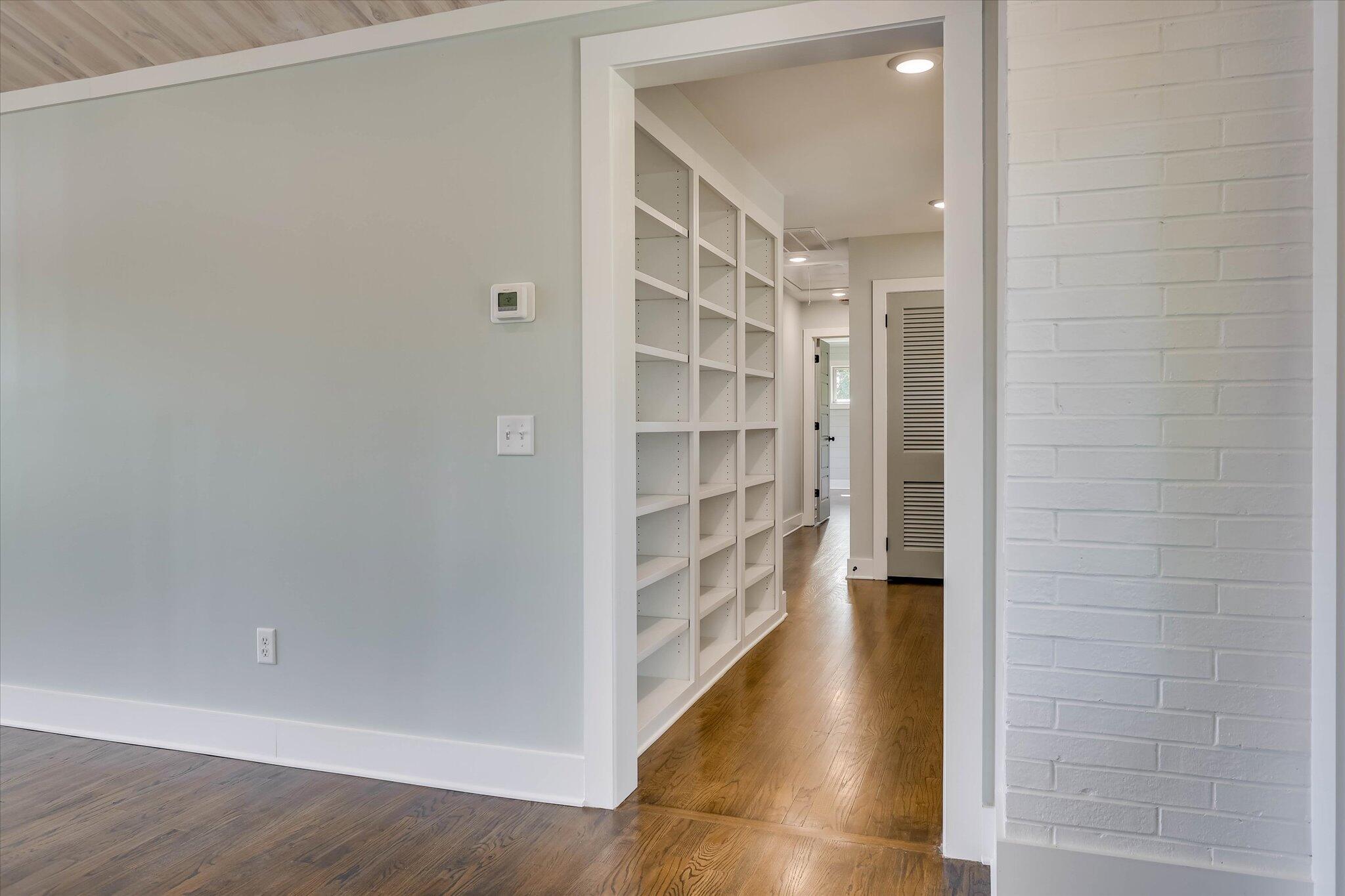 118 Lake Bluff Drive