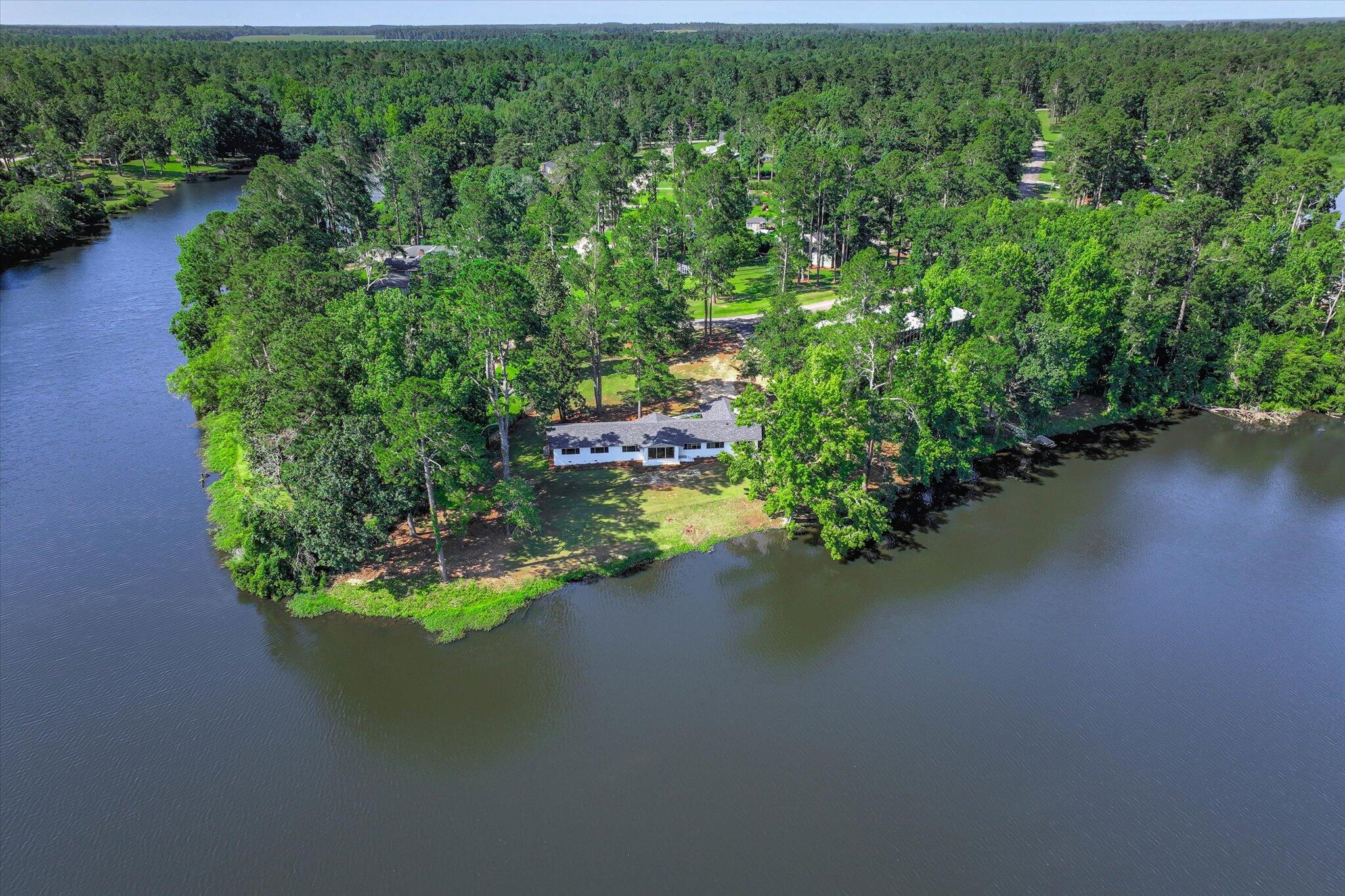 118 Lake Bluff Drive