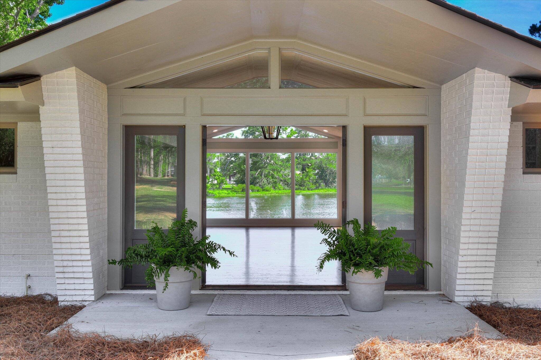 118 Lake Bluff Drive
