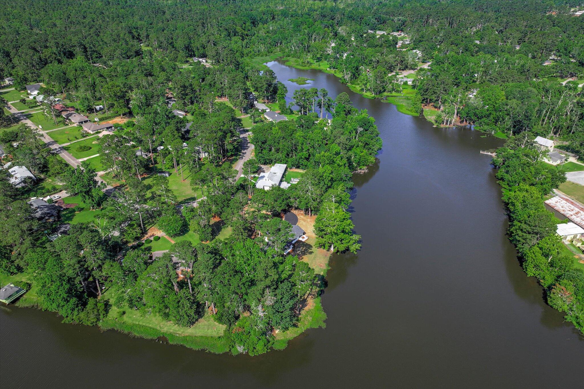 118 Lake Bluff Drive