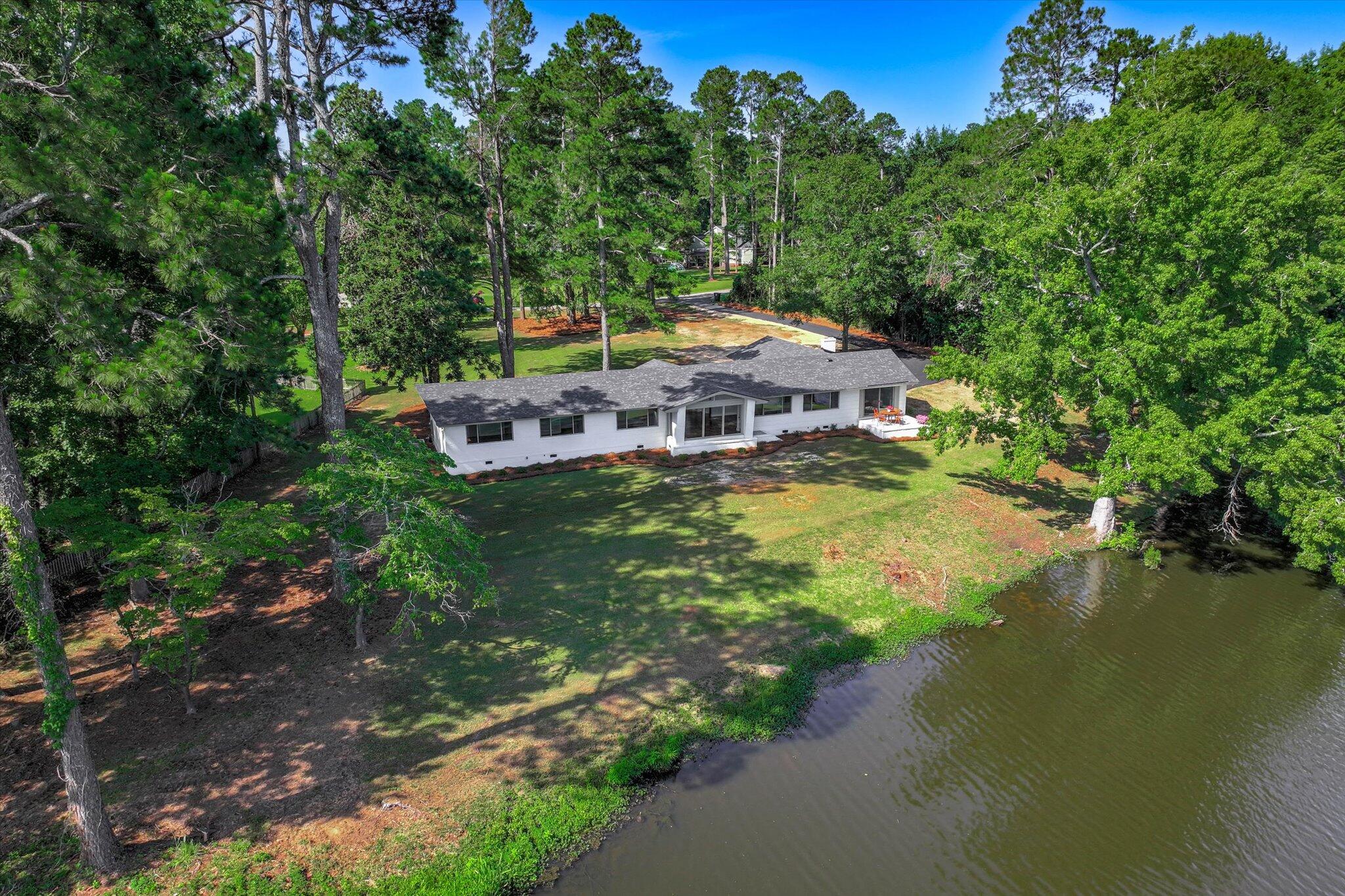 118 Lake Bluff Drive