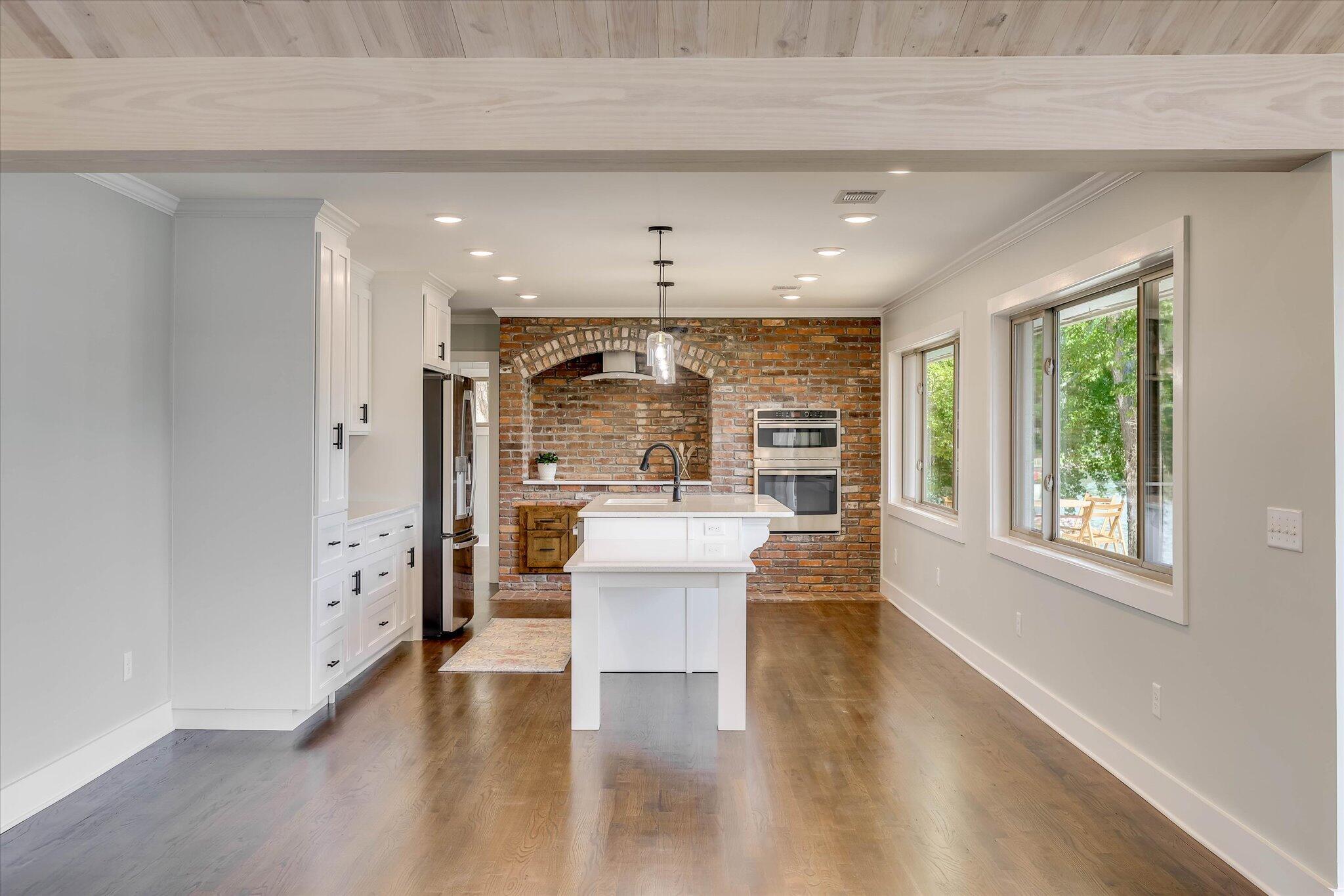 118 Lake Bluff Drive