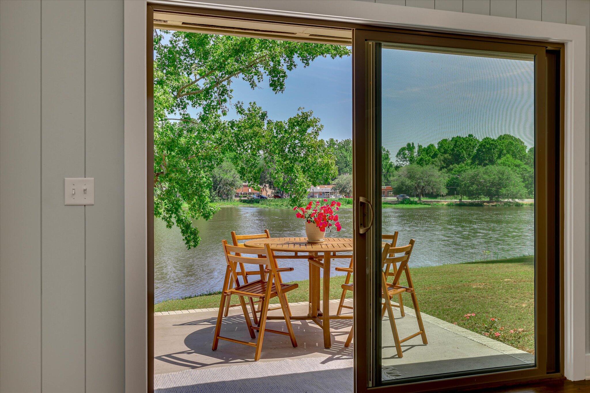 118 Lake Bluff Drive