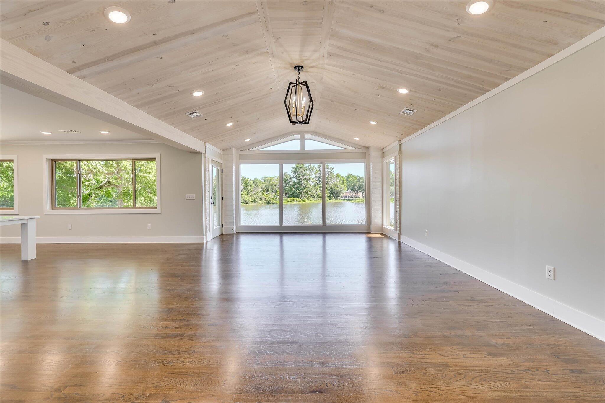 118 Lake Bluff Drive