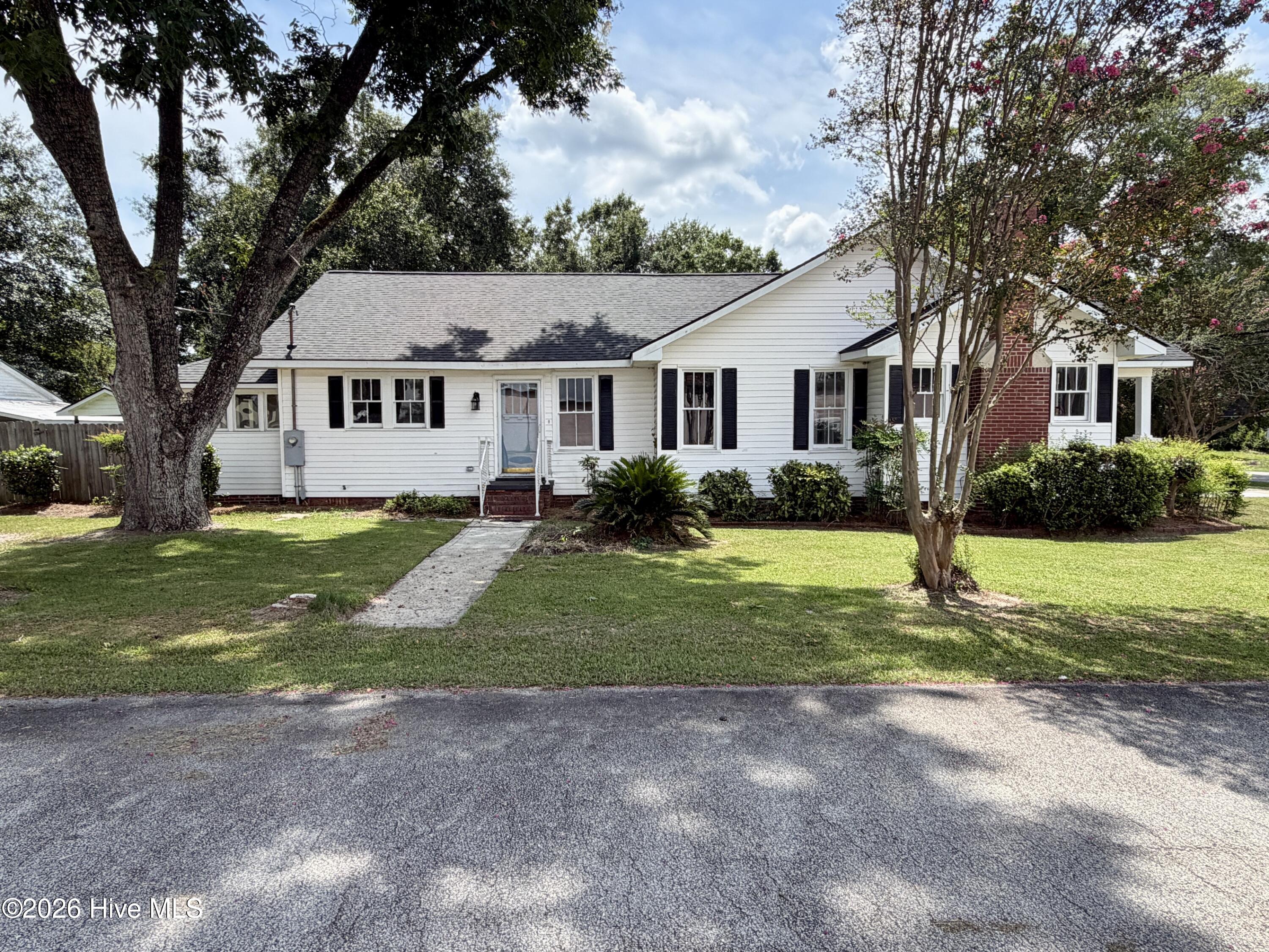 904 Girard Avenue