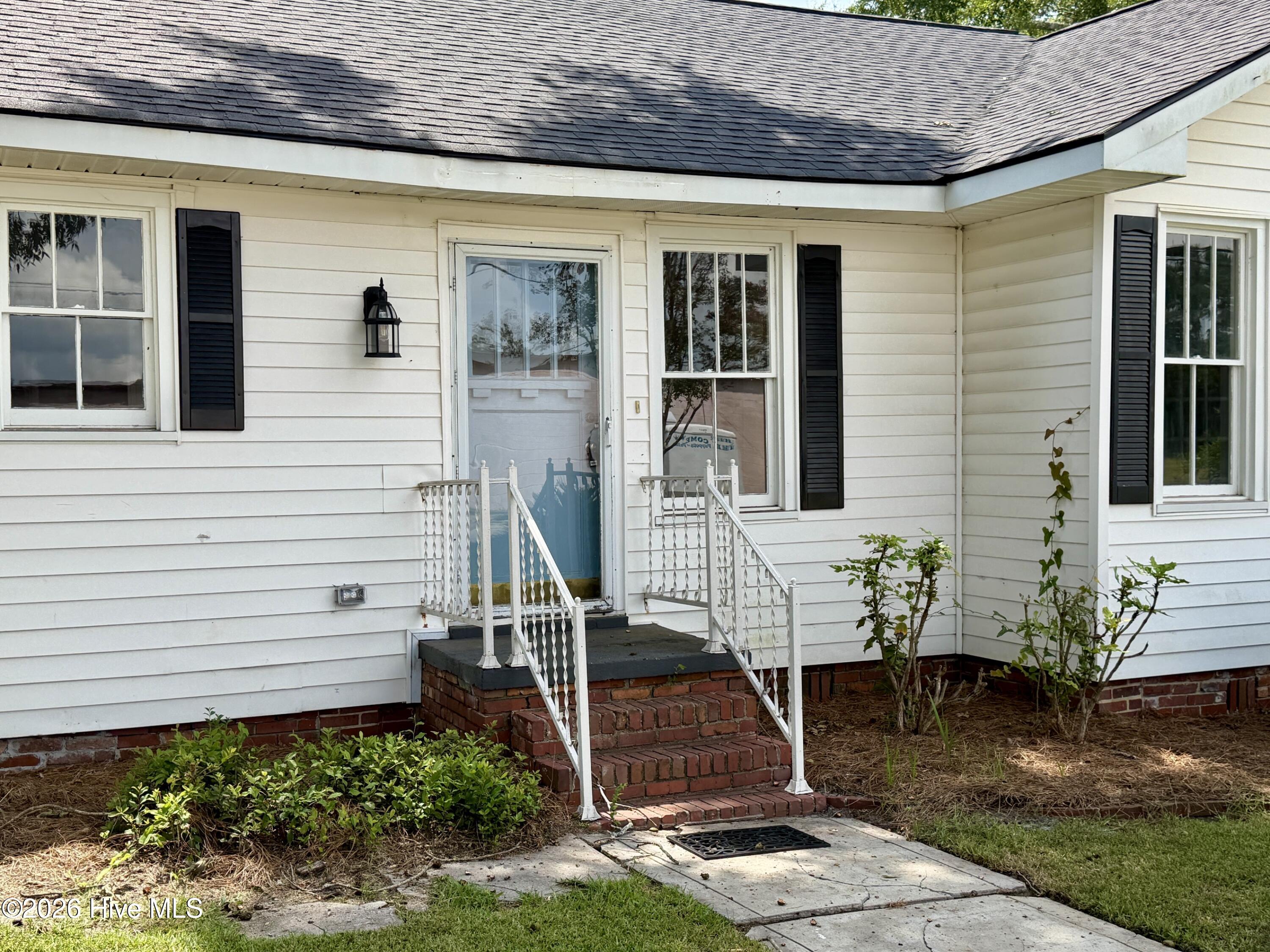 904 Girard Avenue