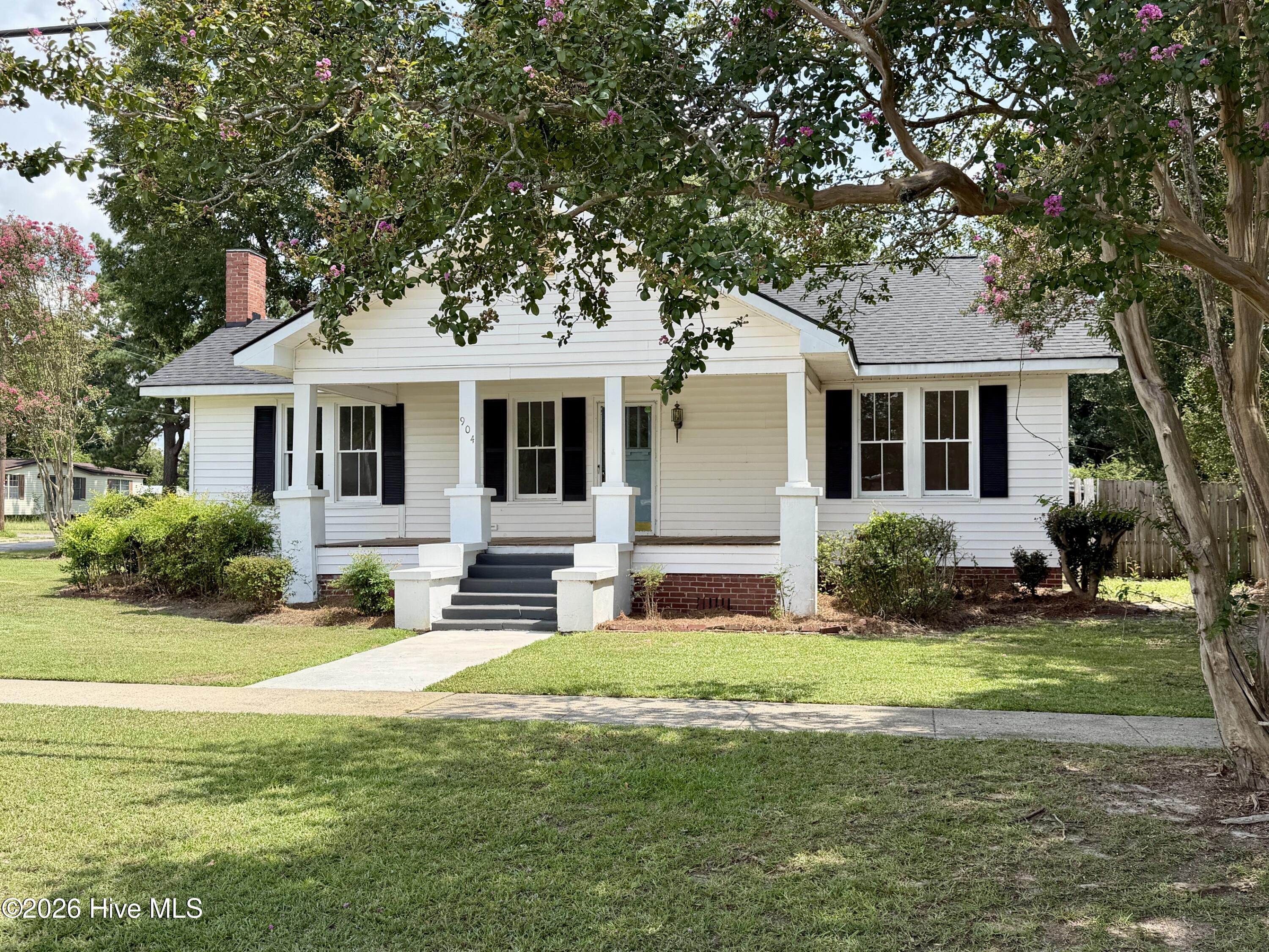 904 Girard Avenue
