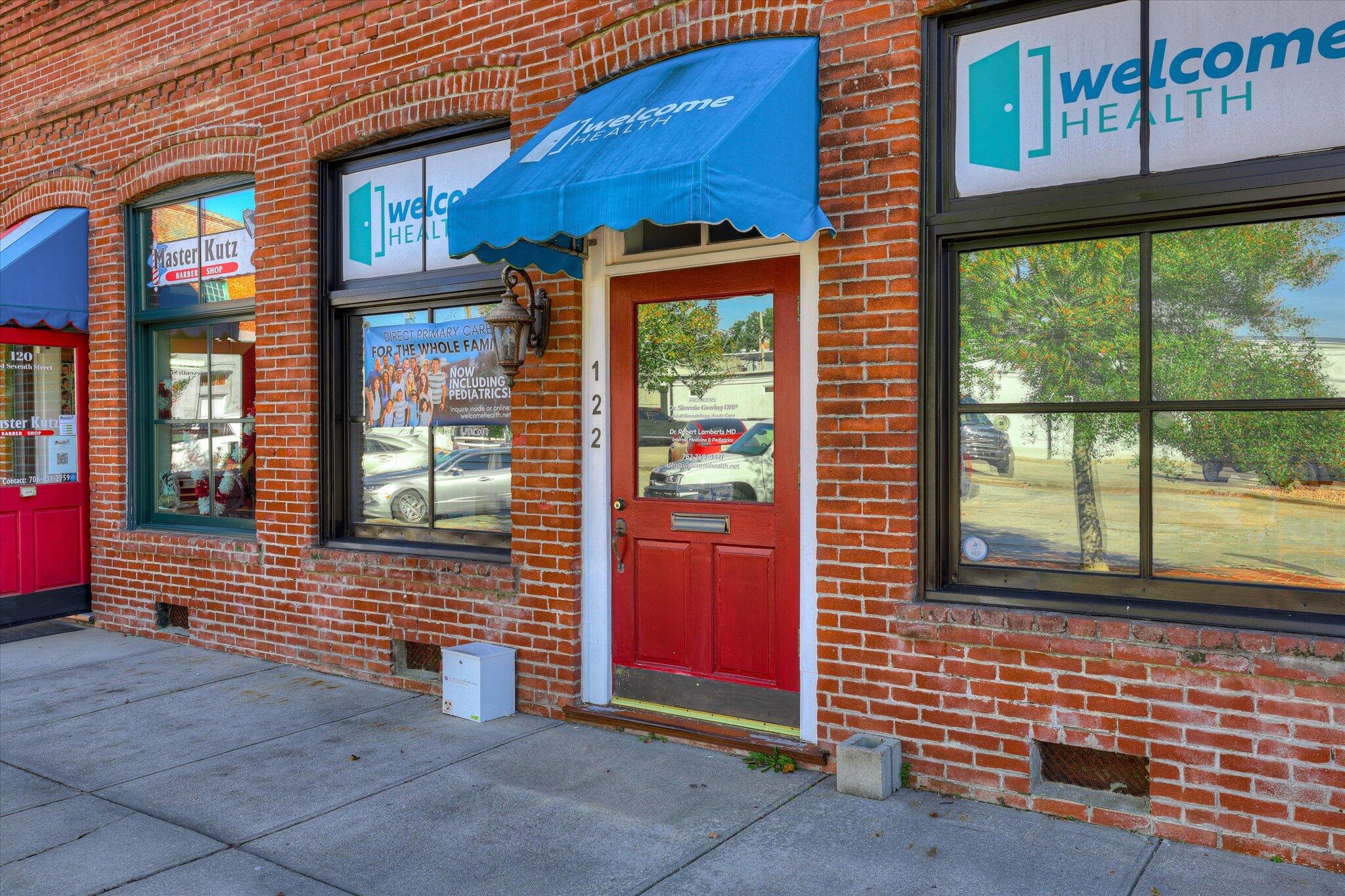 122 W 7th Street