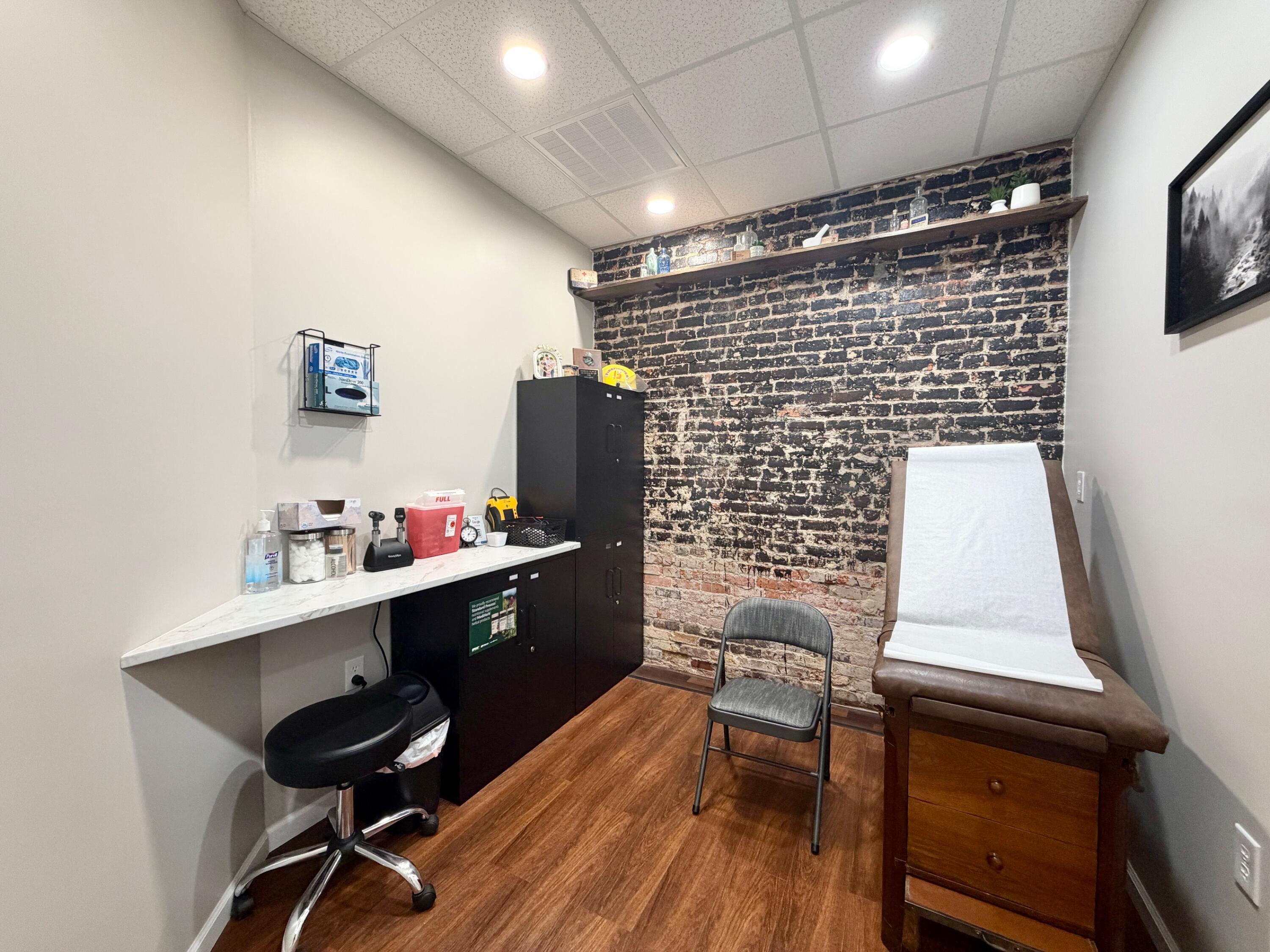 122 W 7th Street