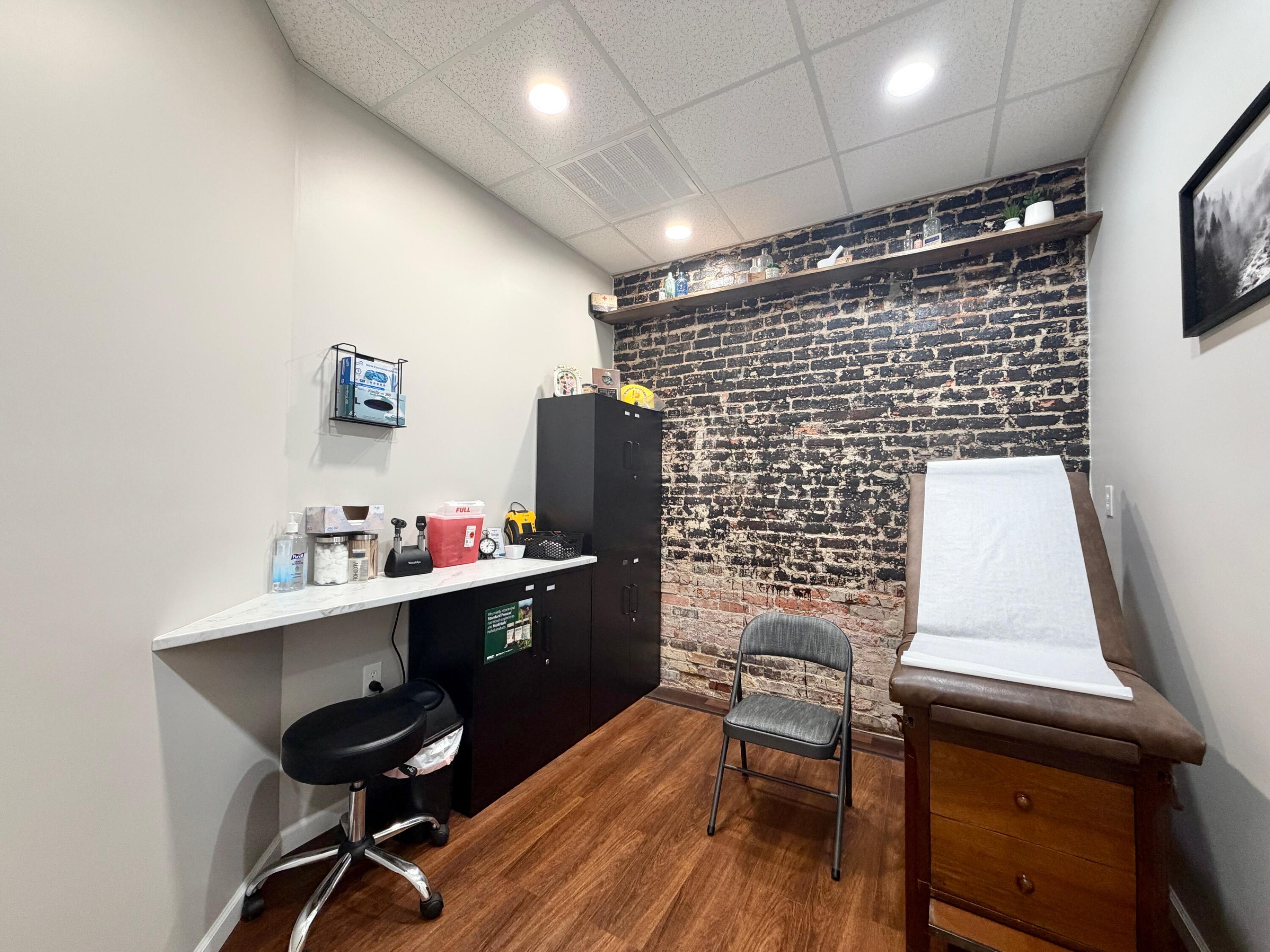 122 W 7th Street