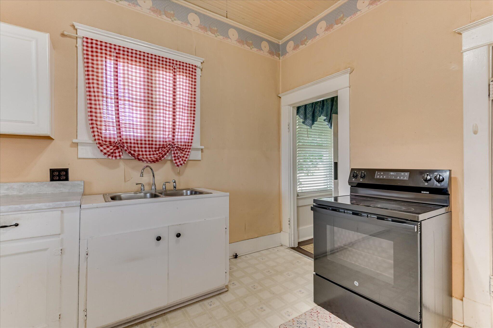 110 E 8th Street