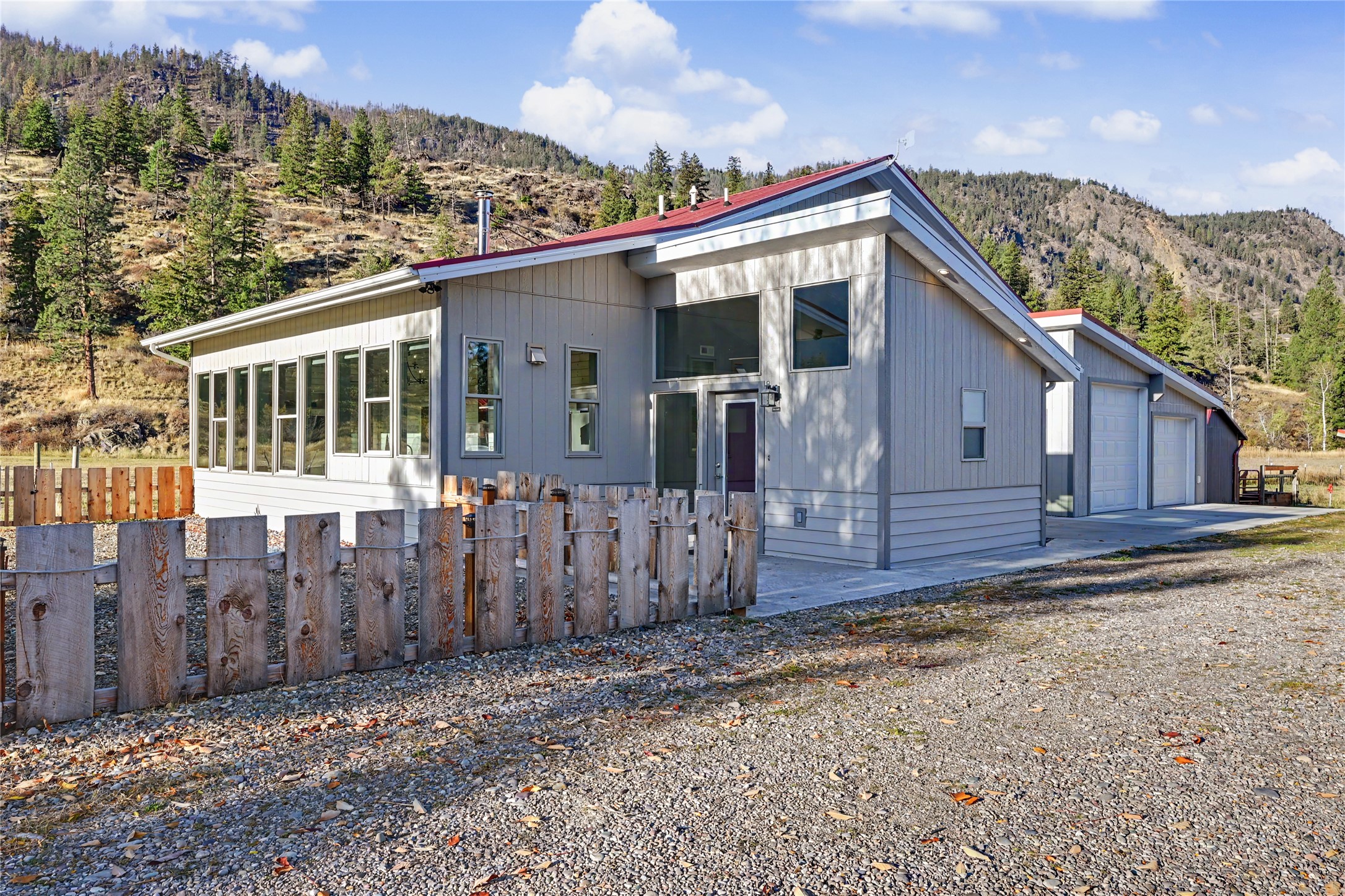 422 River Road E