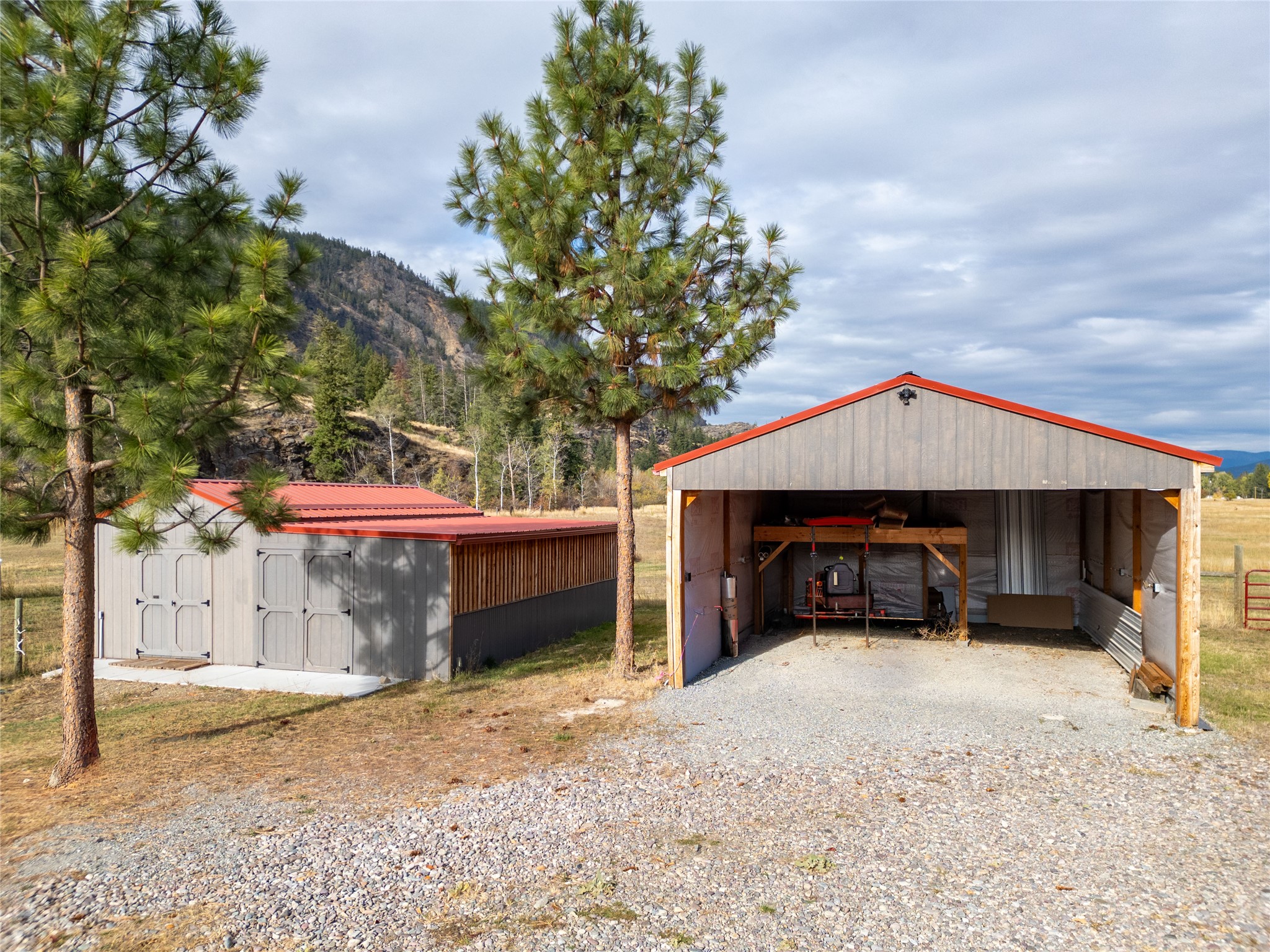 422 River Road E