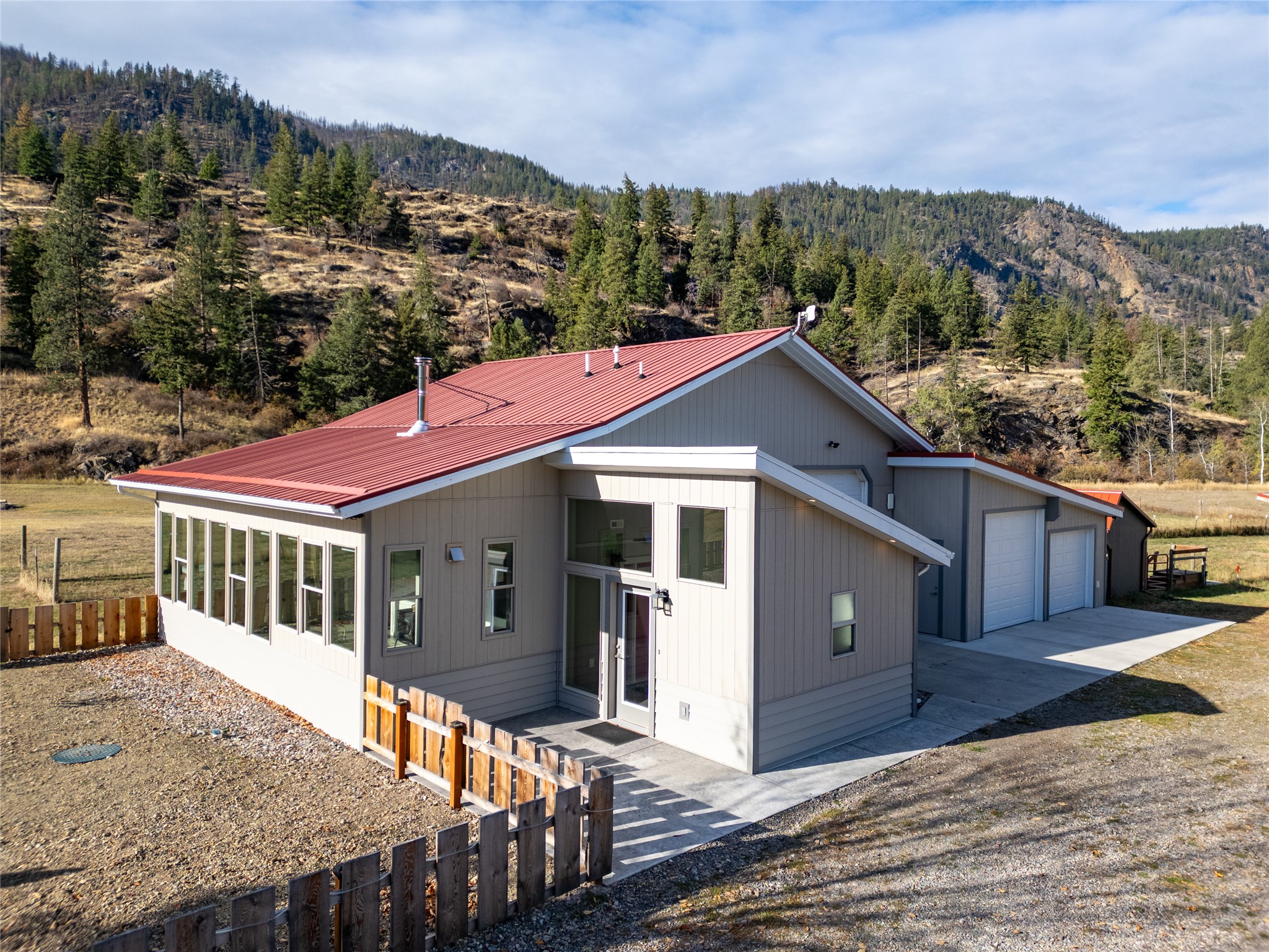 422 River Road E