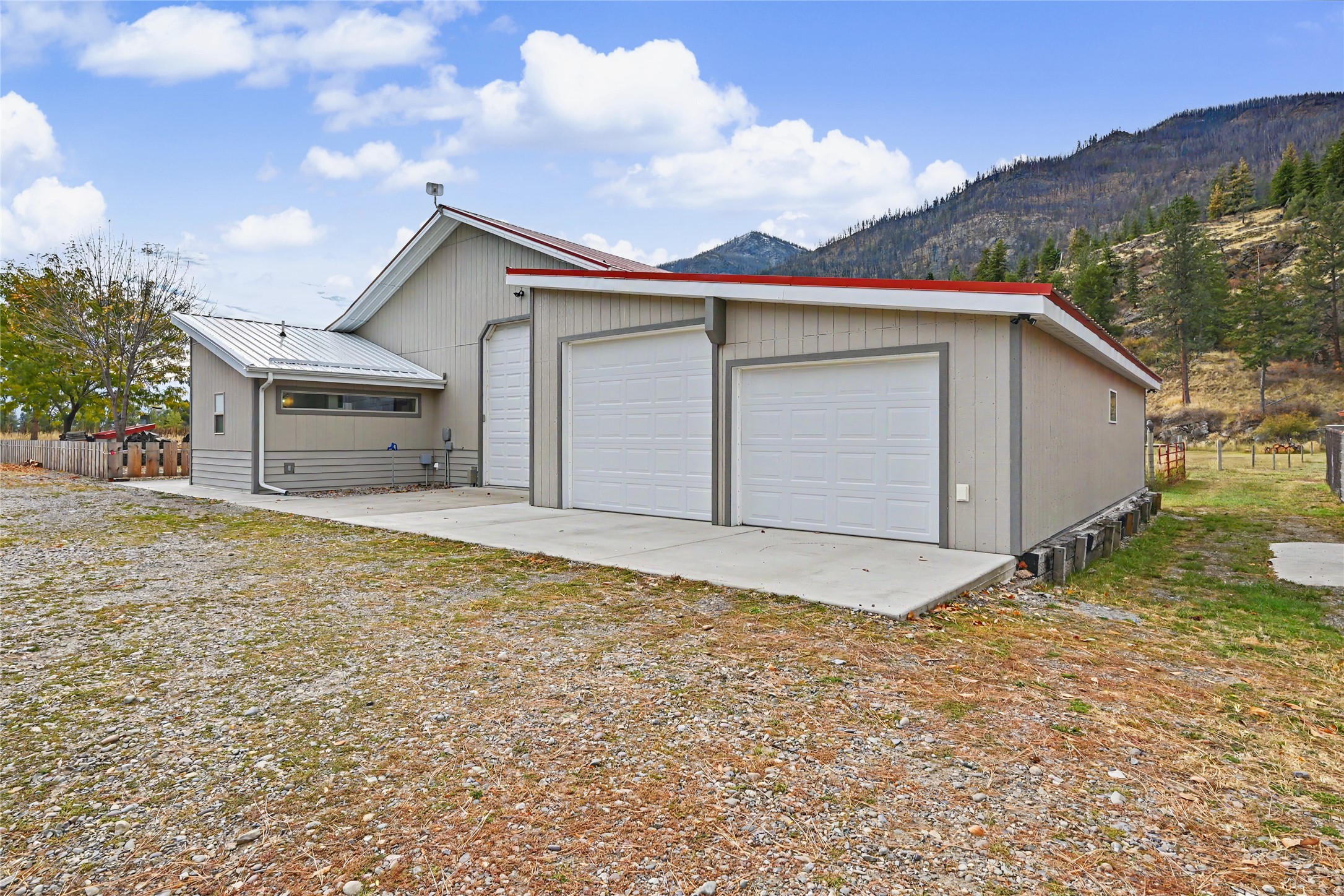 422 River Road E