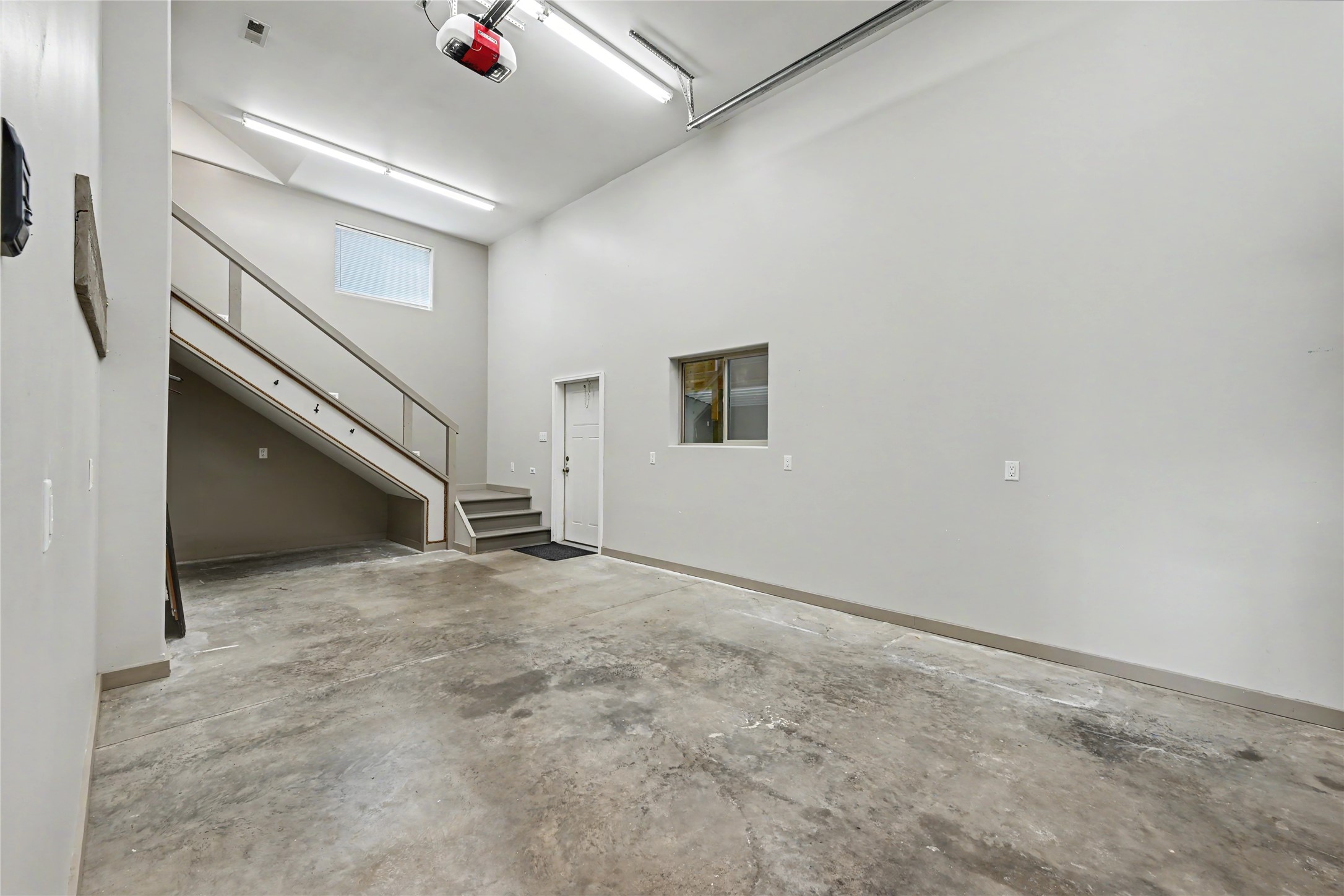 422 River Road E