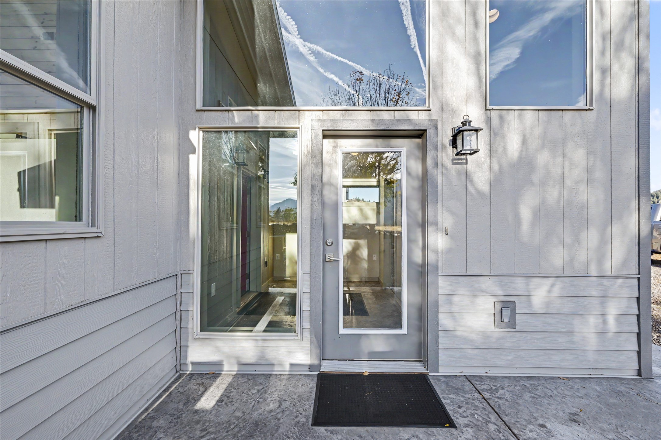 422 River Road E