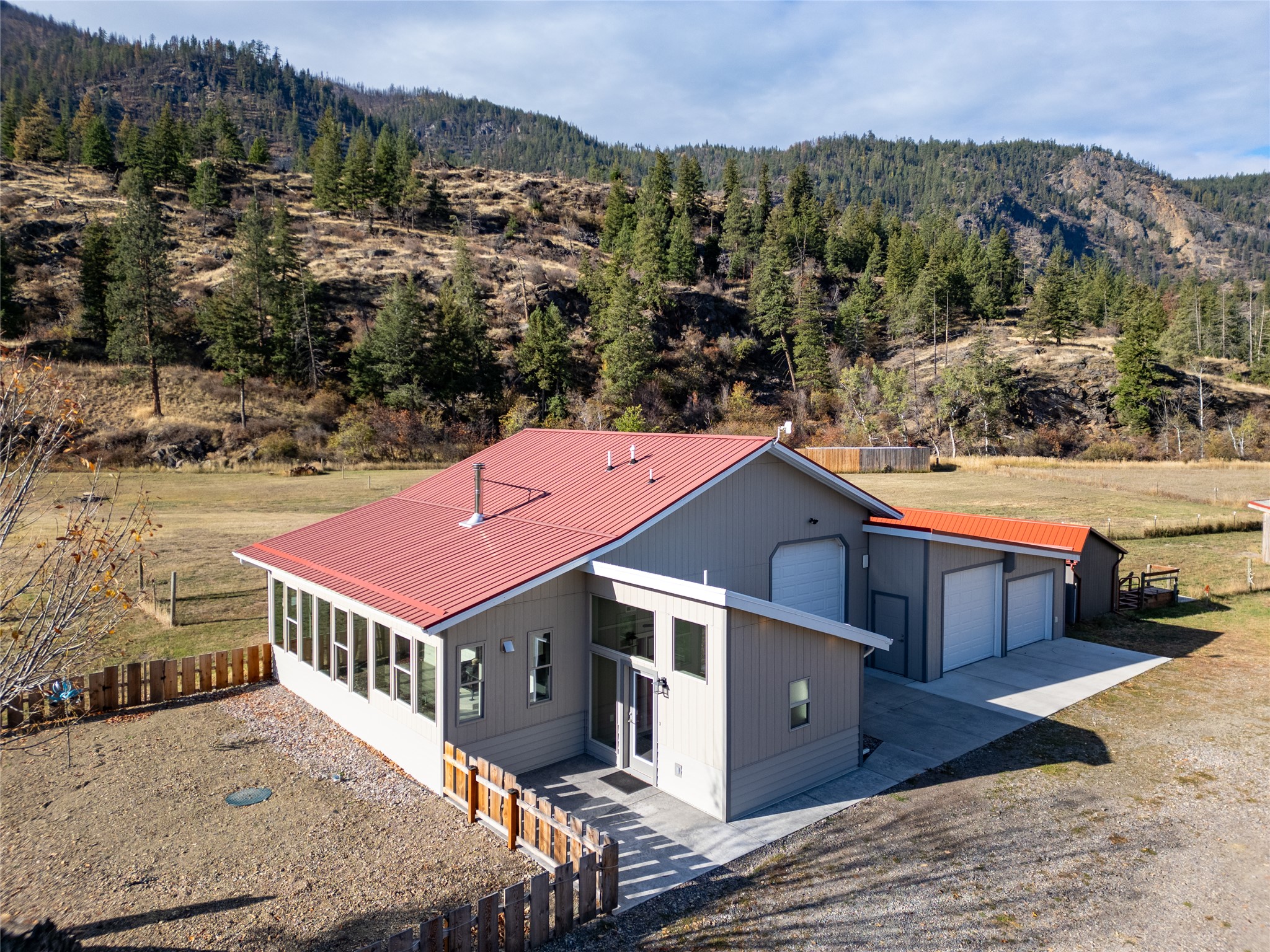 422 River Road E
