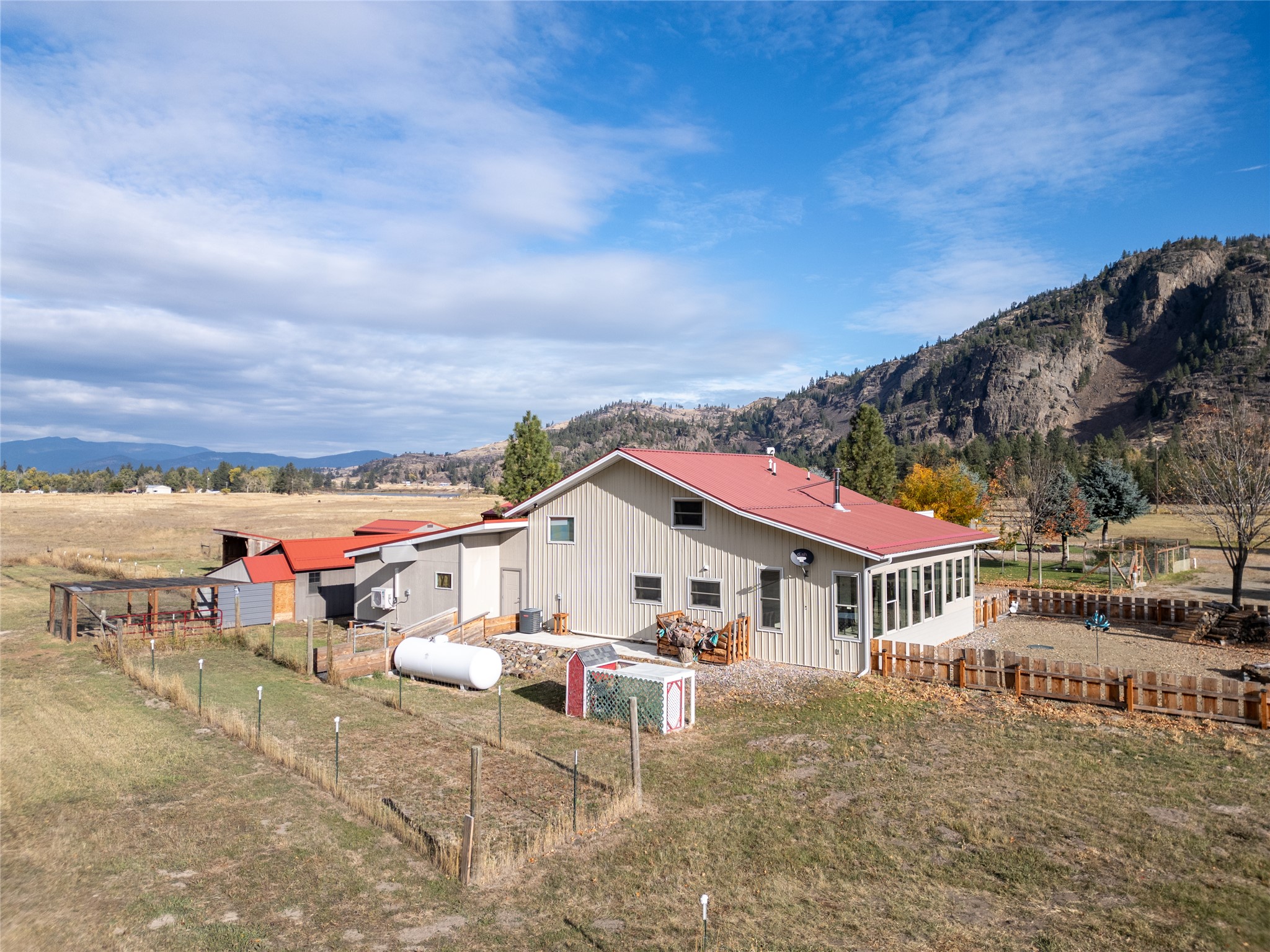 422 River Road E