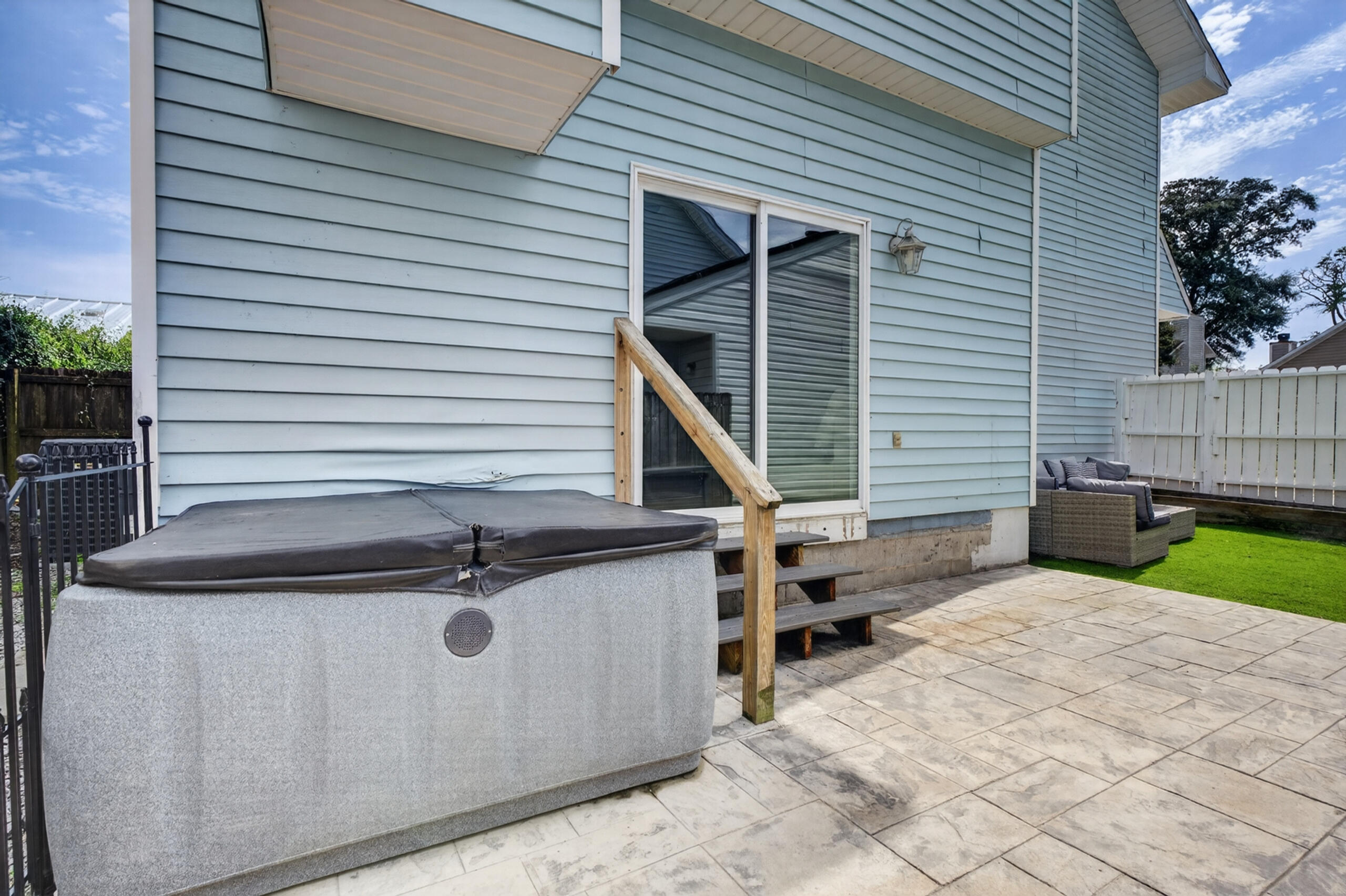 7 Forest Breeze Court