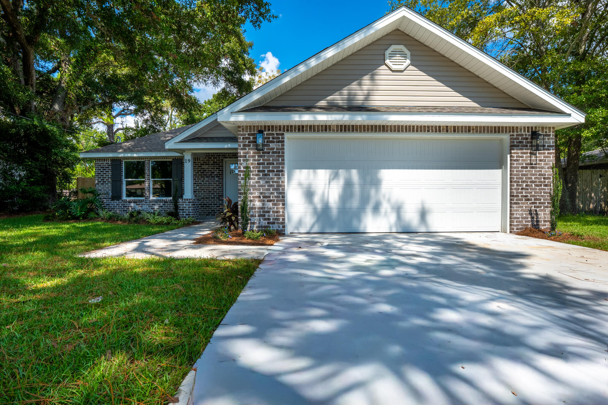 19 NW Highland Drive