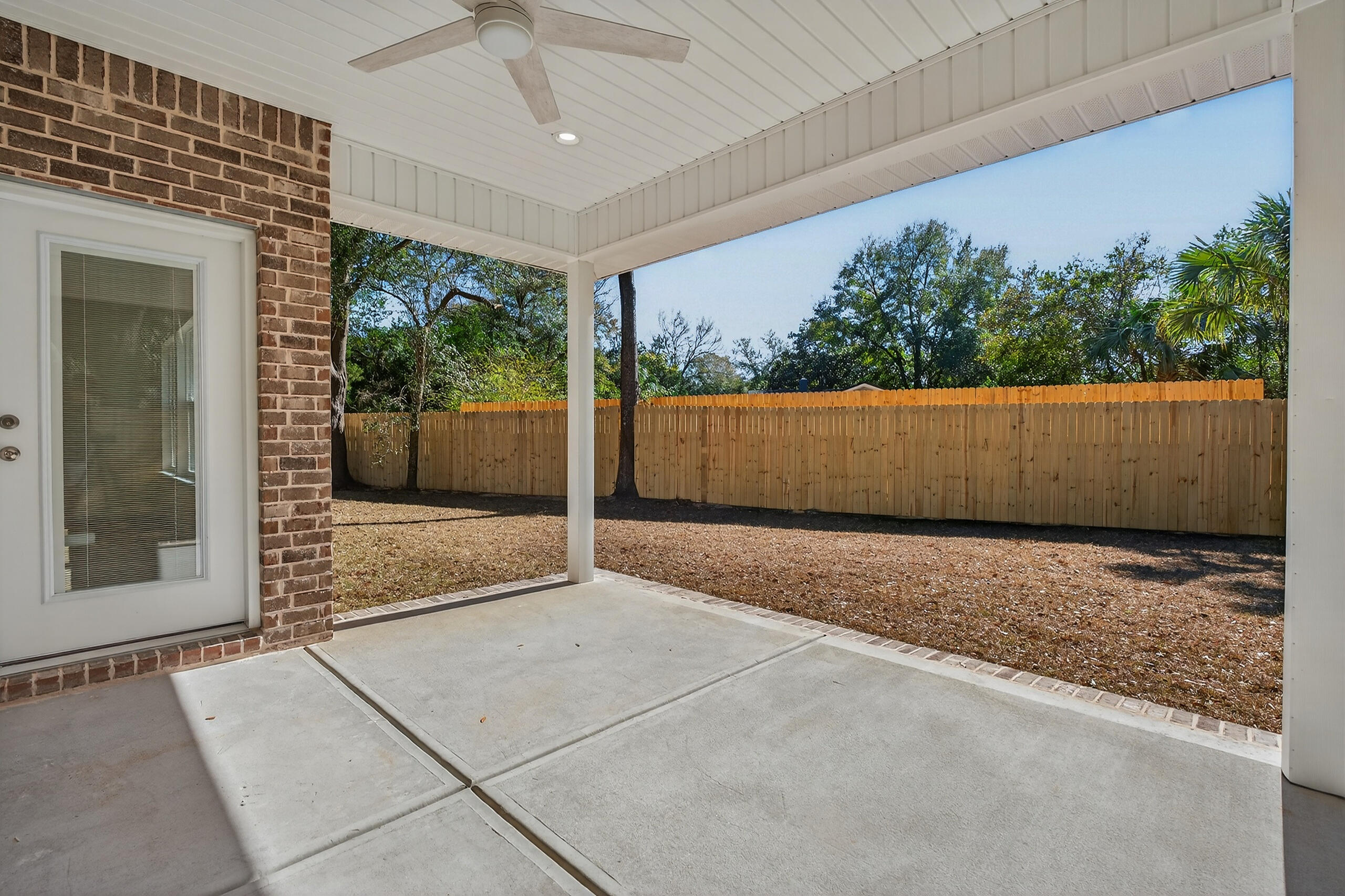 228 NE Greenbrier Circle