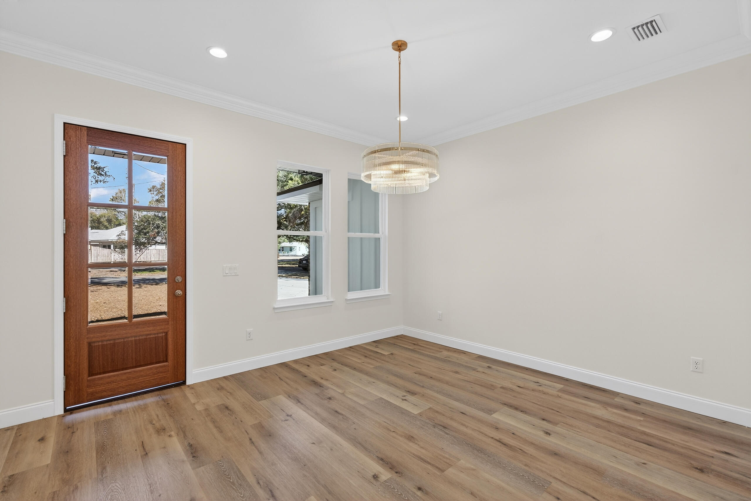 228 NE Greenbrier Circle