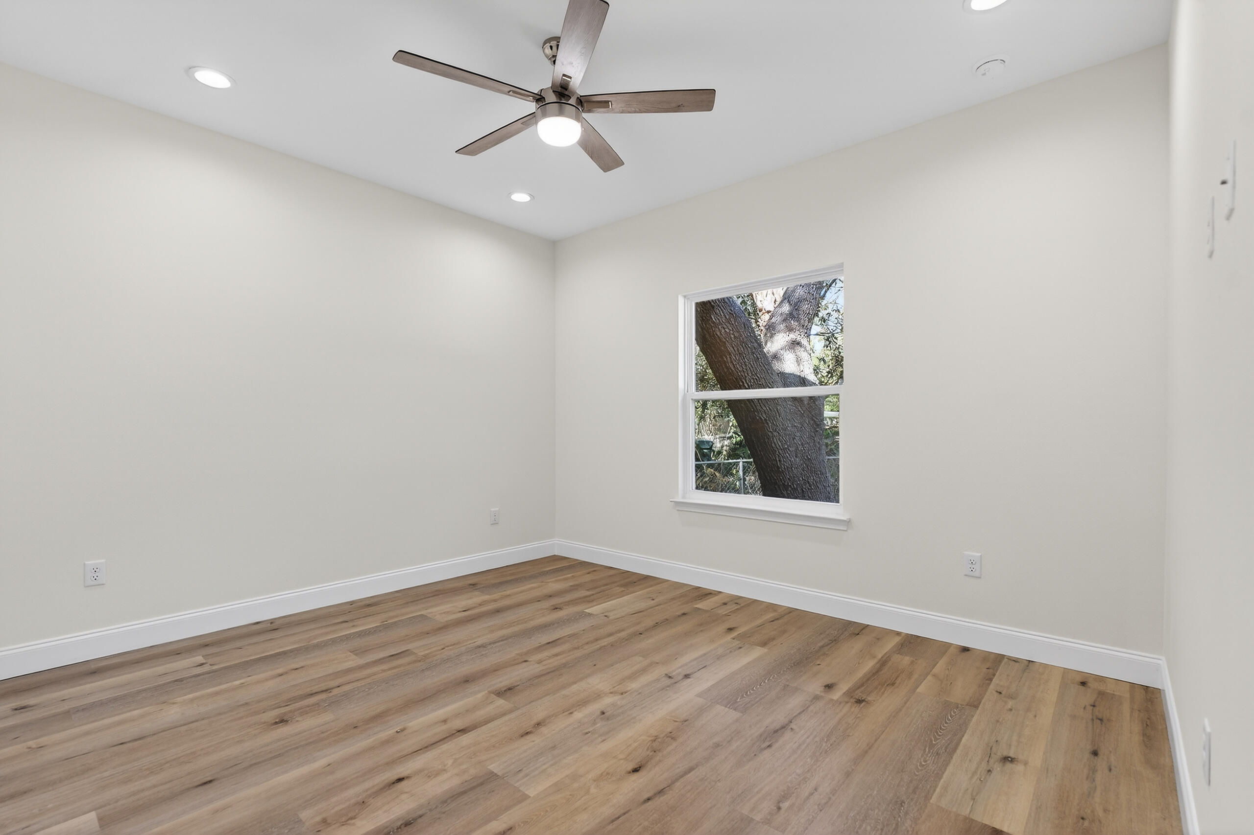 228 NE Greenbrier Circle