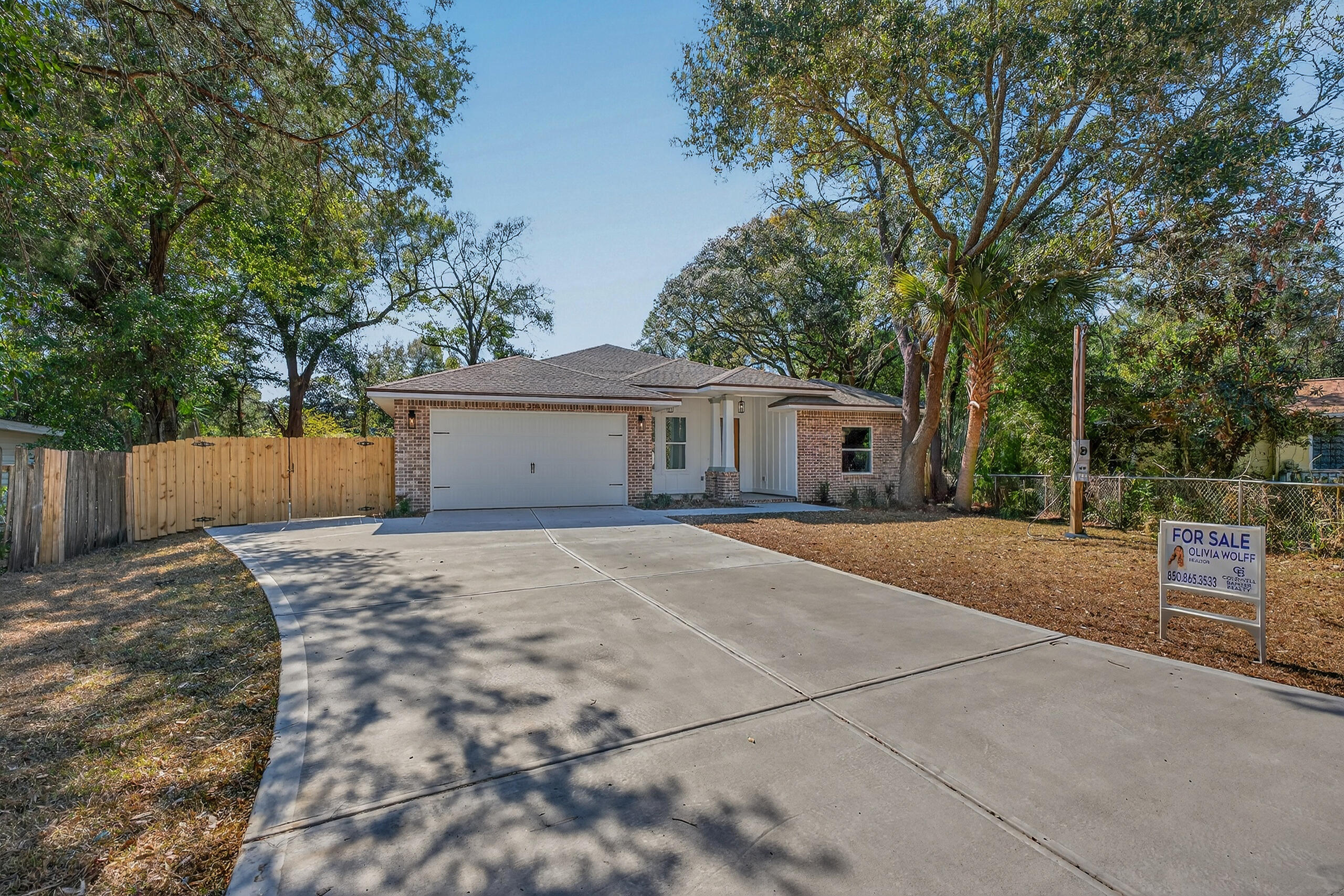 228 NE Greenbrier Circle