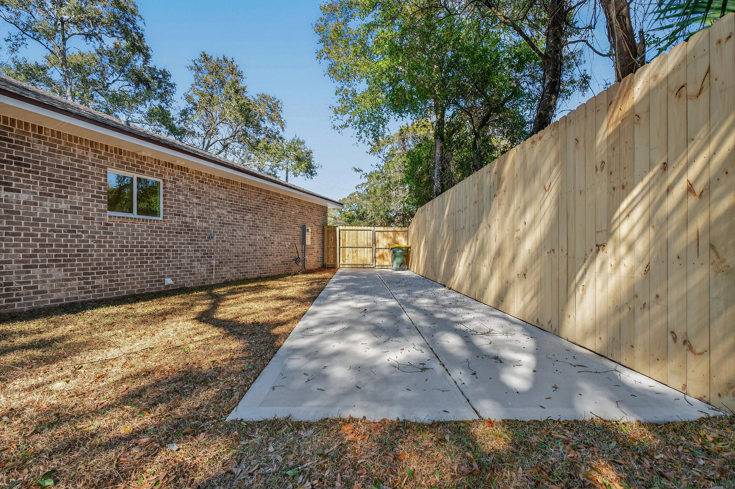 228 NE Greenbrier Circle