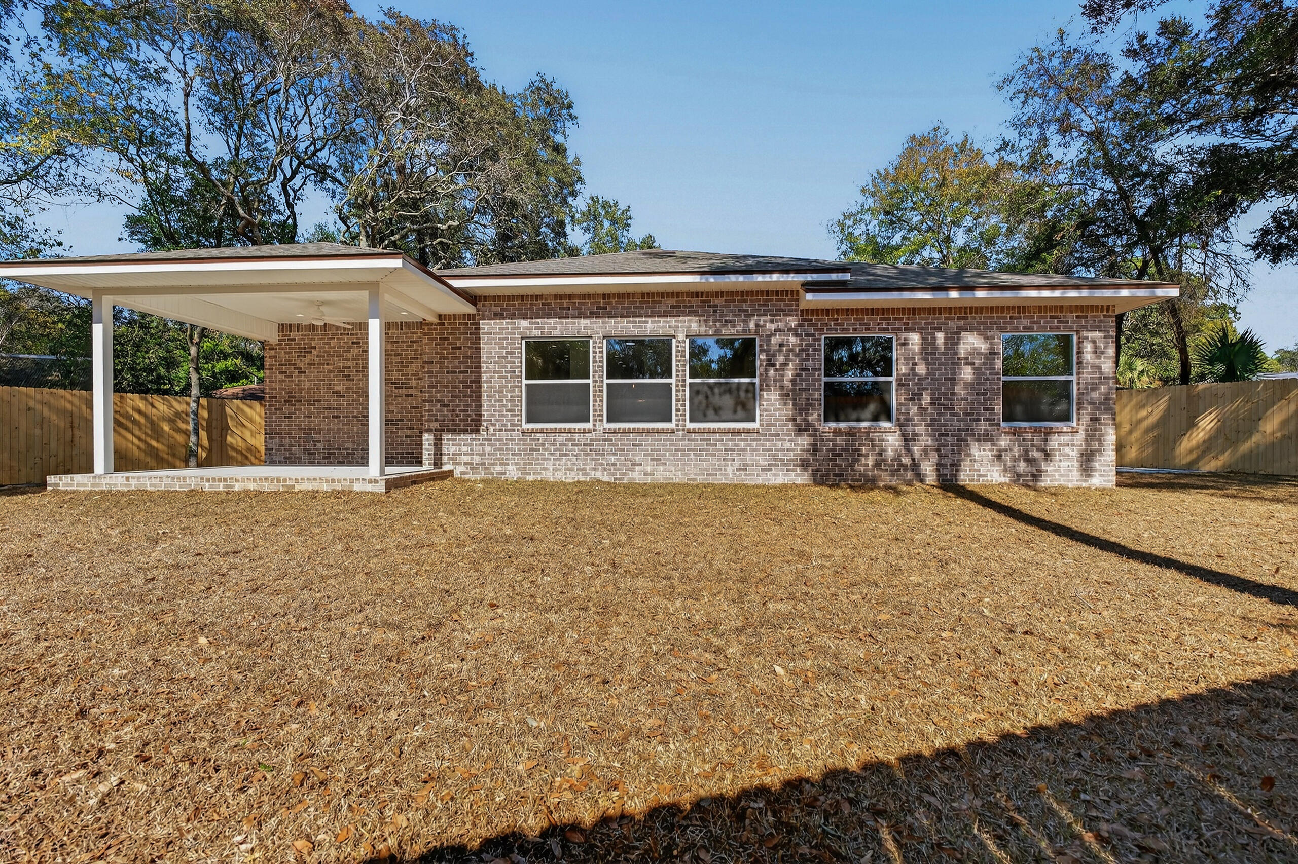 228 NE Greenbrier Circle