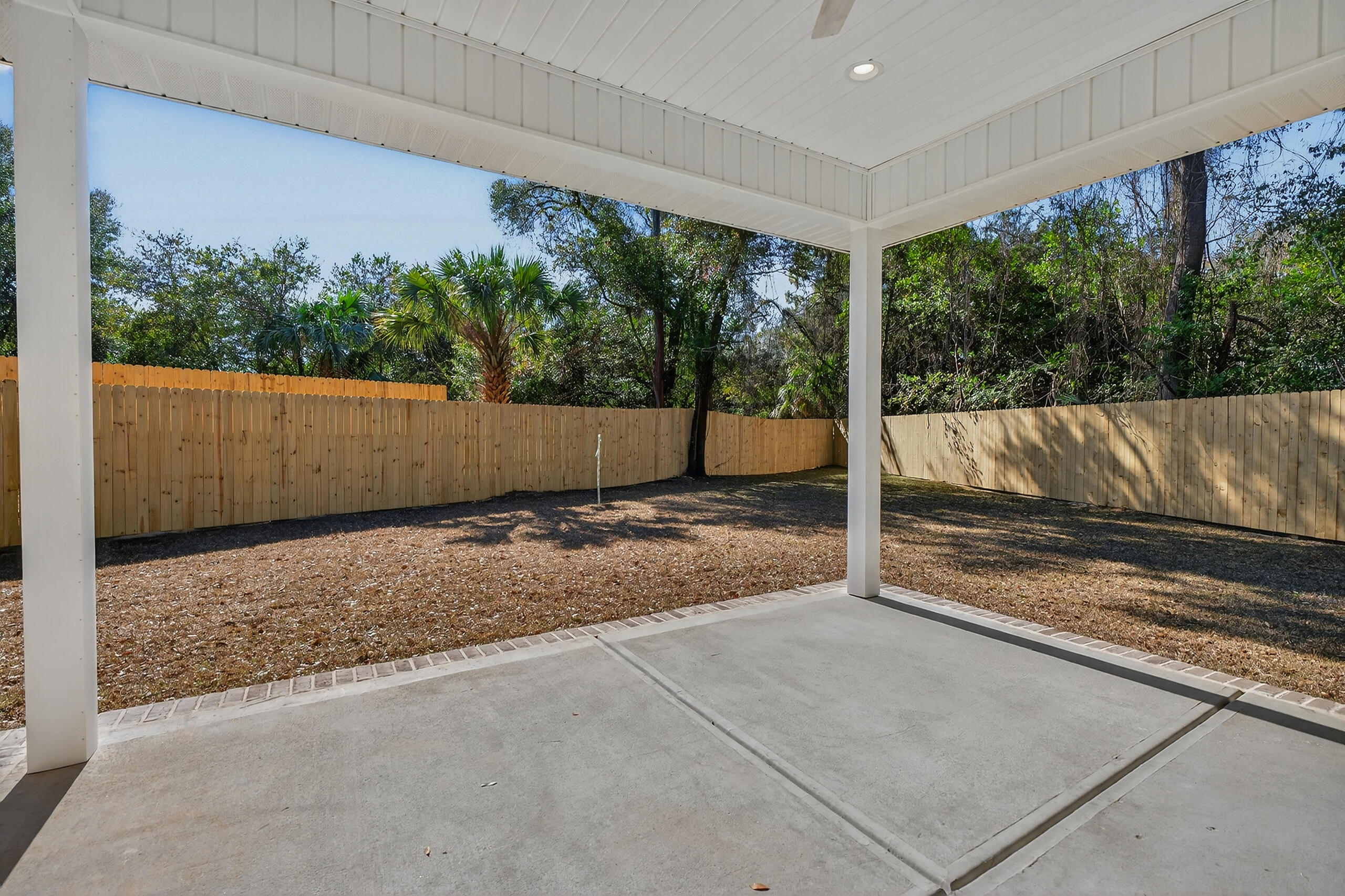 228 NE Greenbrier Circle