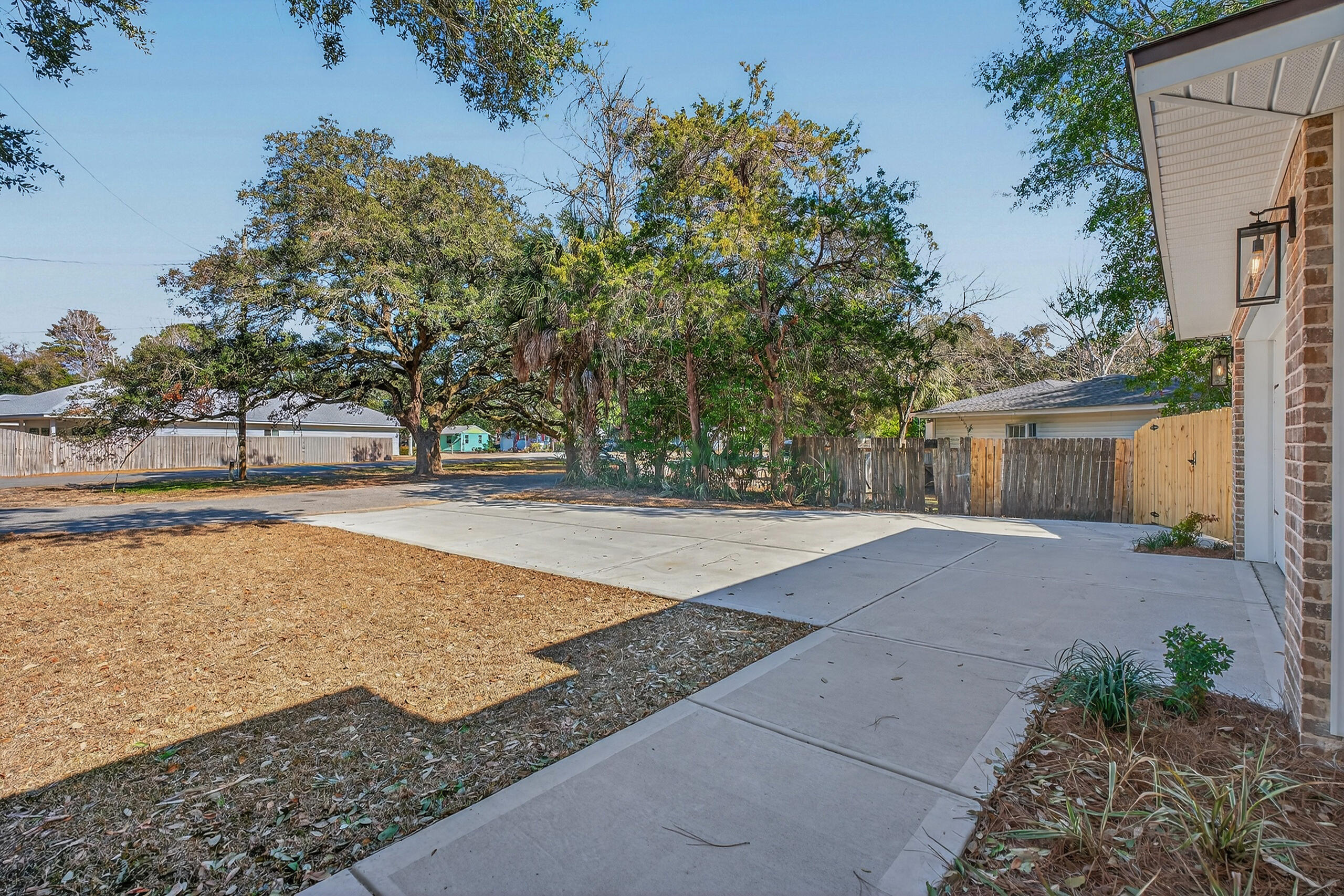 228 NE Greenbrier Circle