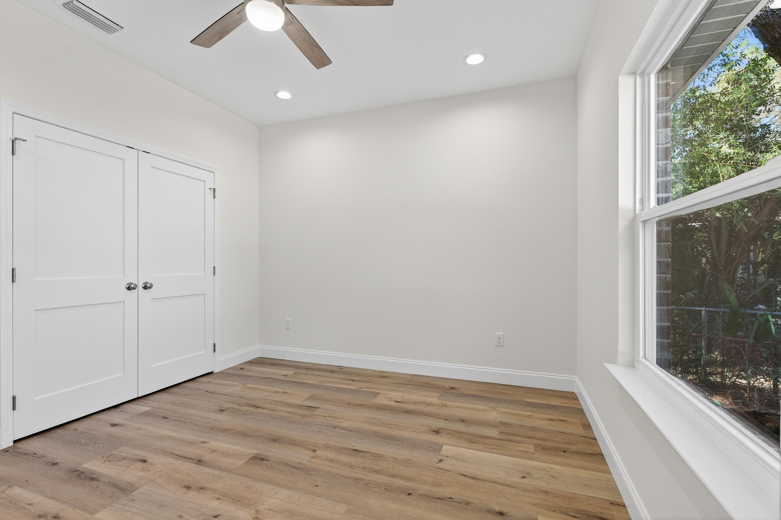 228 NE Greenbrier Circle