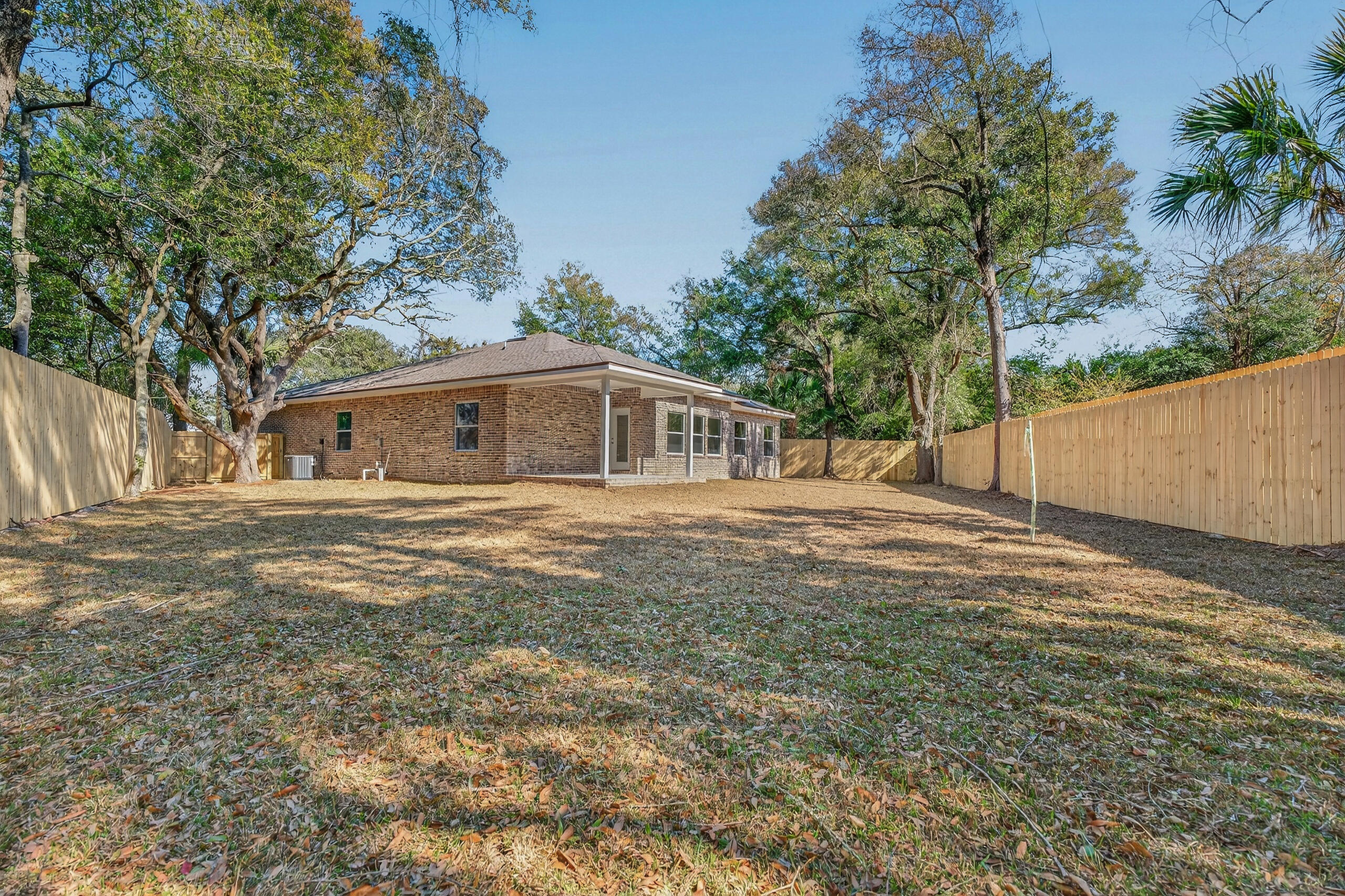 228 NE Greenbrier Circle