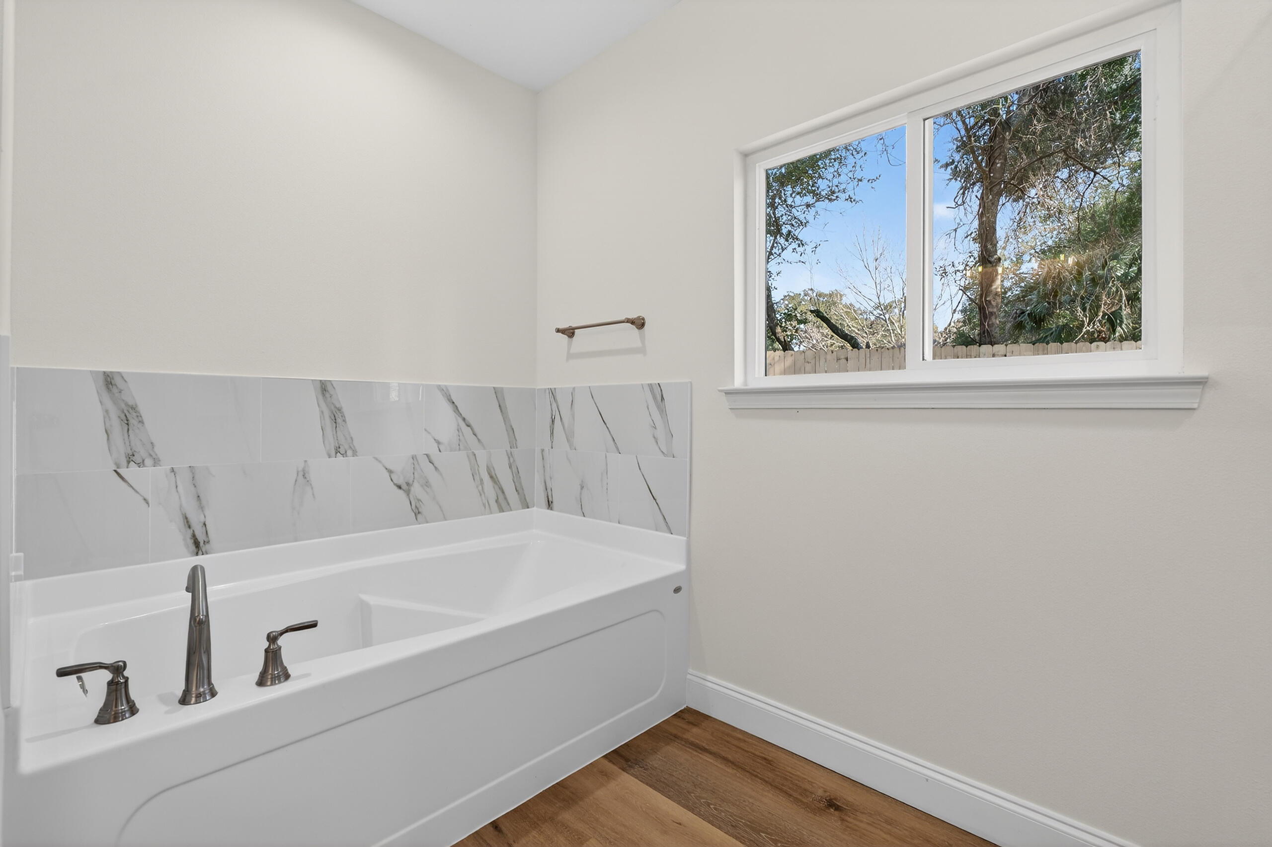 228 NE Greenbrier Circle