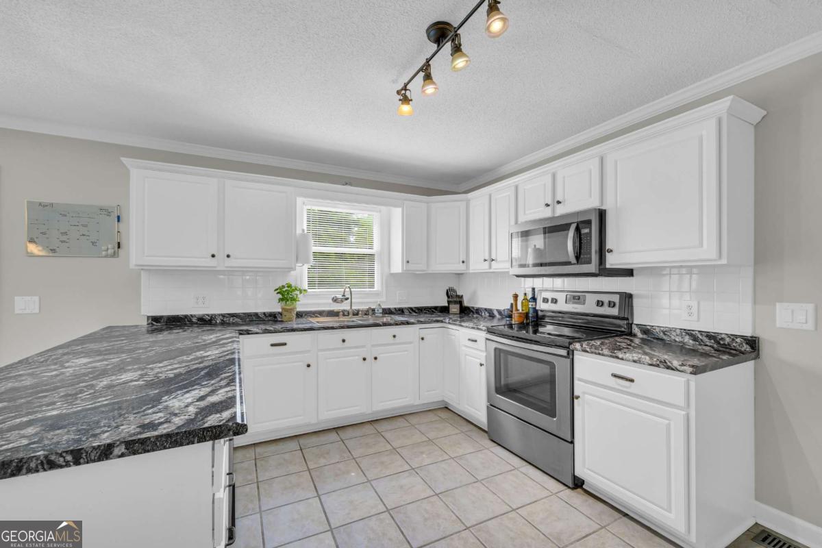 1040 Skipstone Point