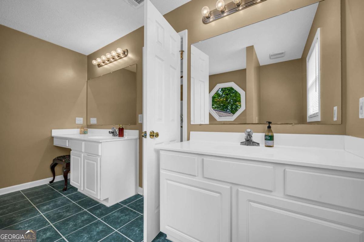 1040 Skipstone Point