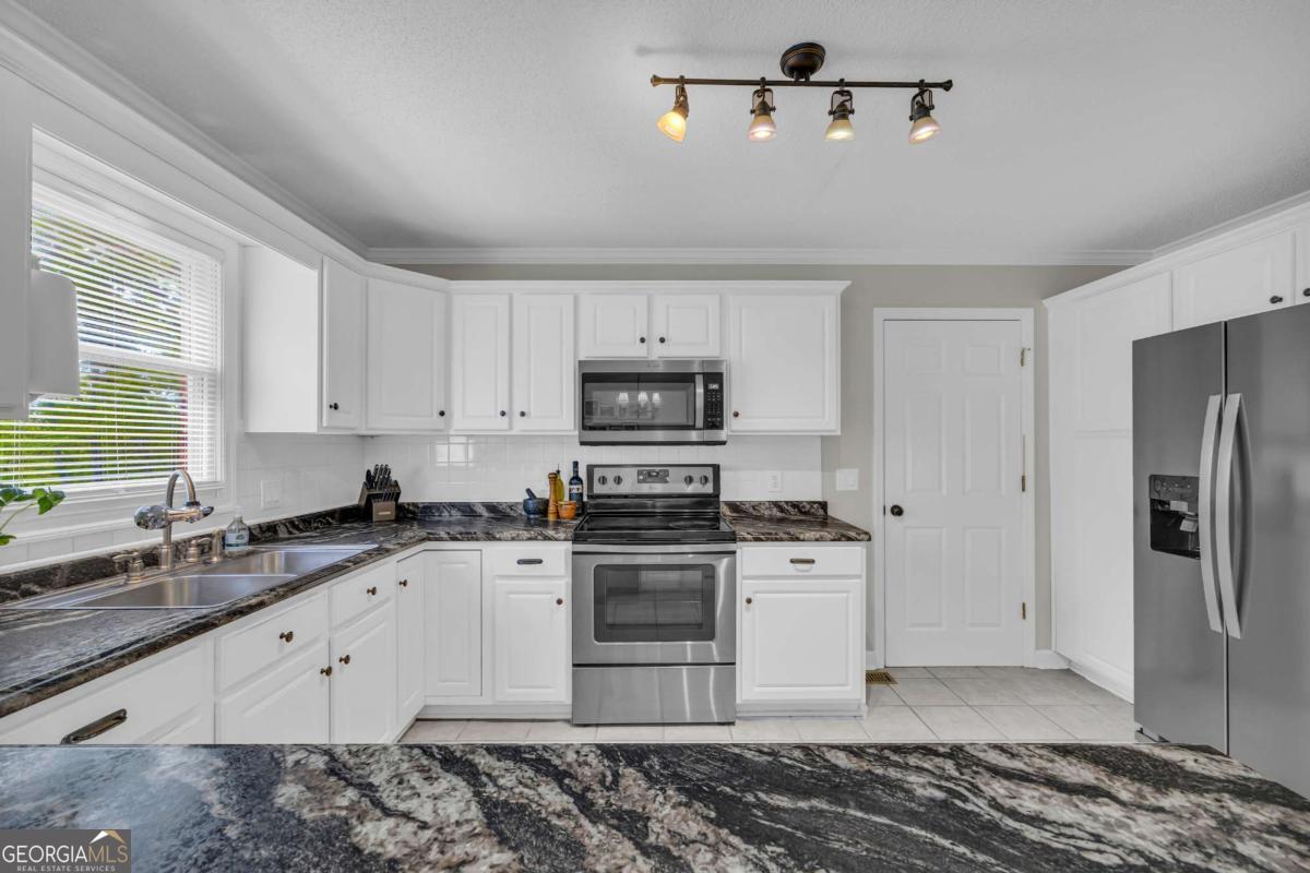 1040 Skipstone Point
