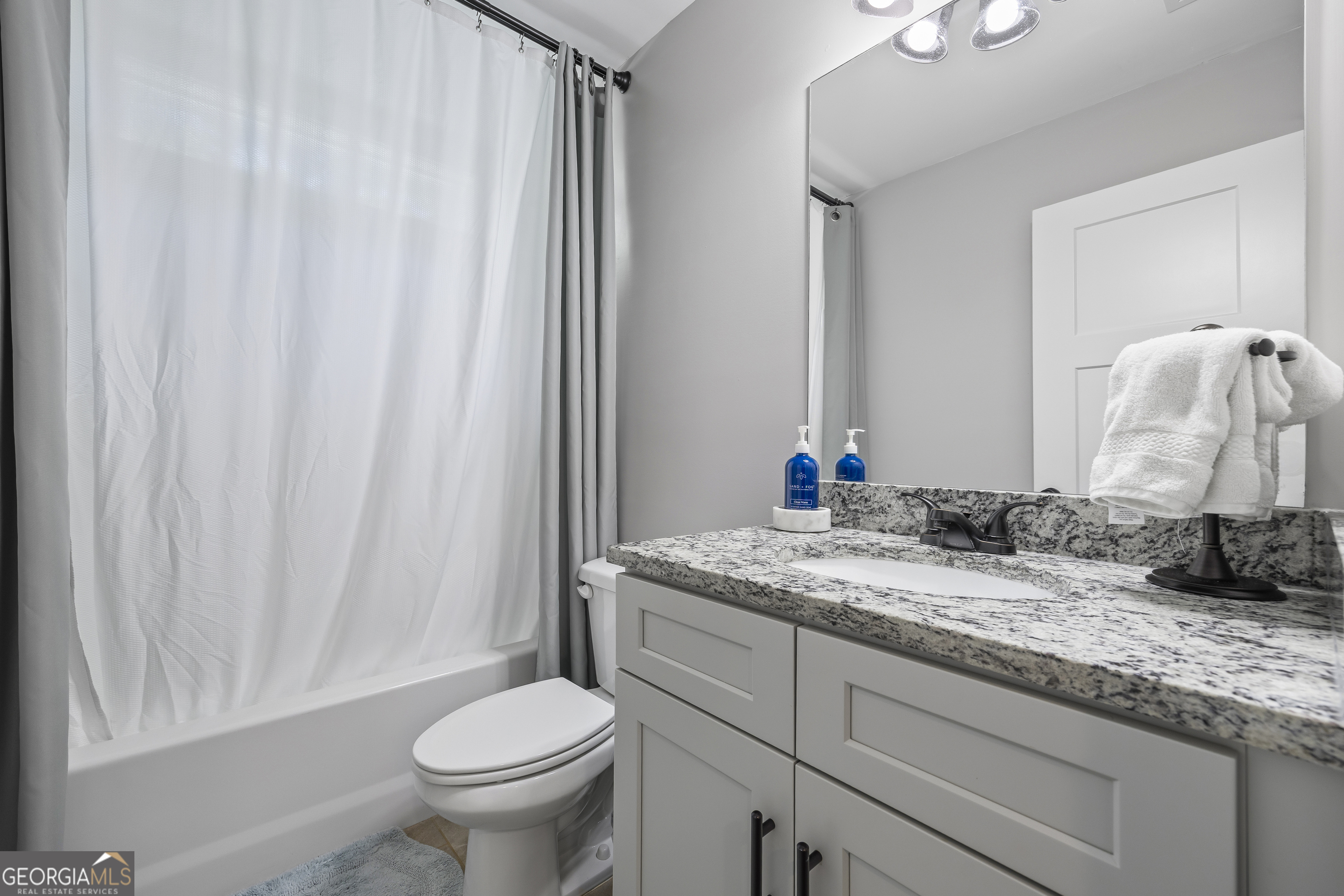 211 Blackthorn Road