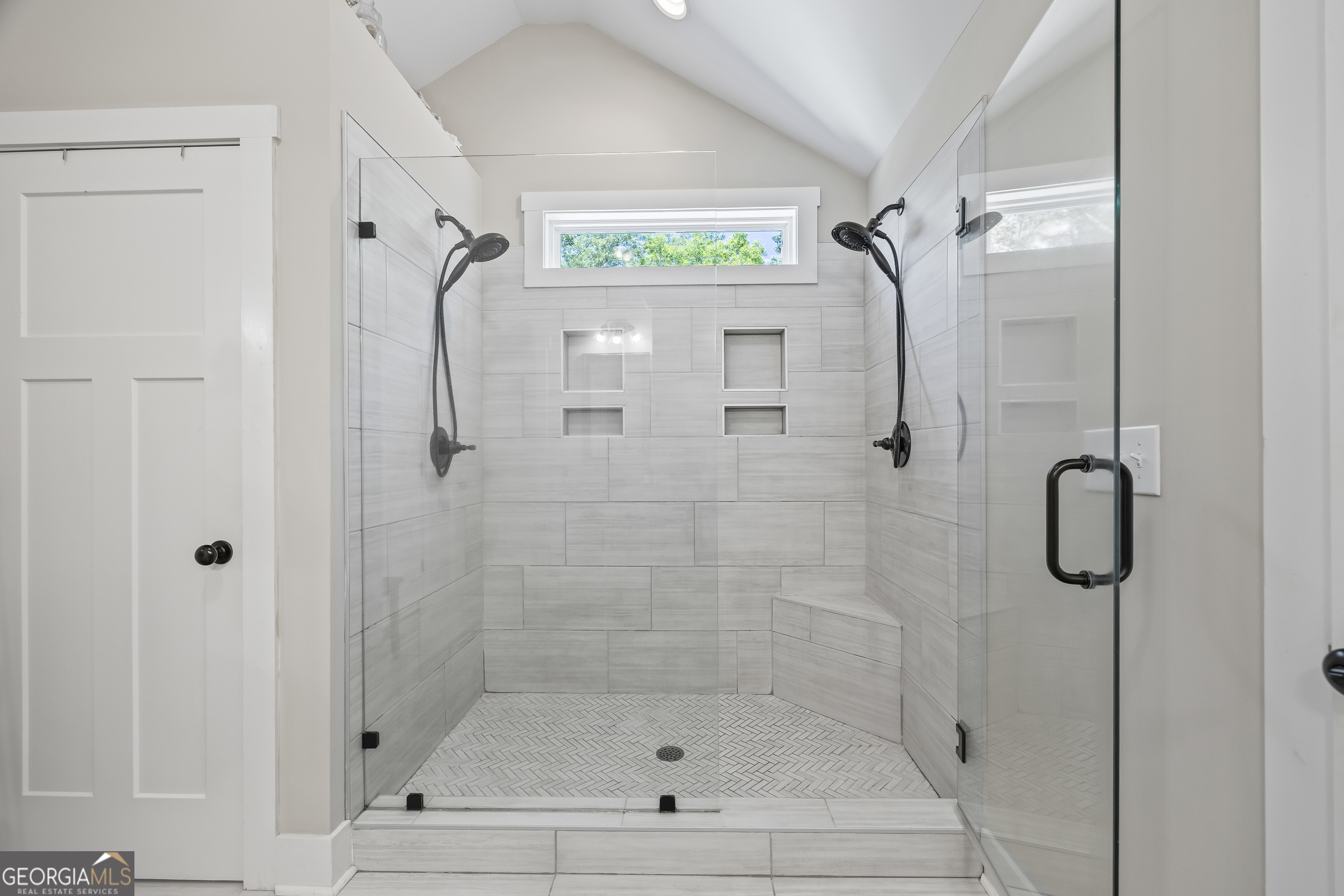 211 Blackthorn Road